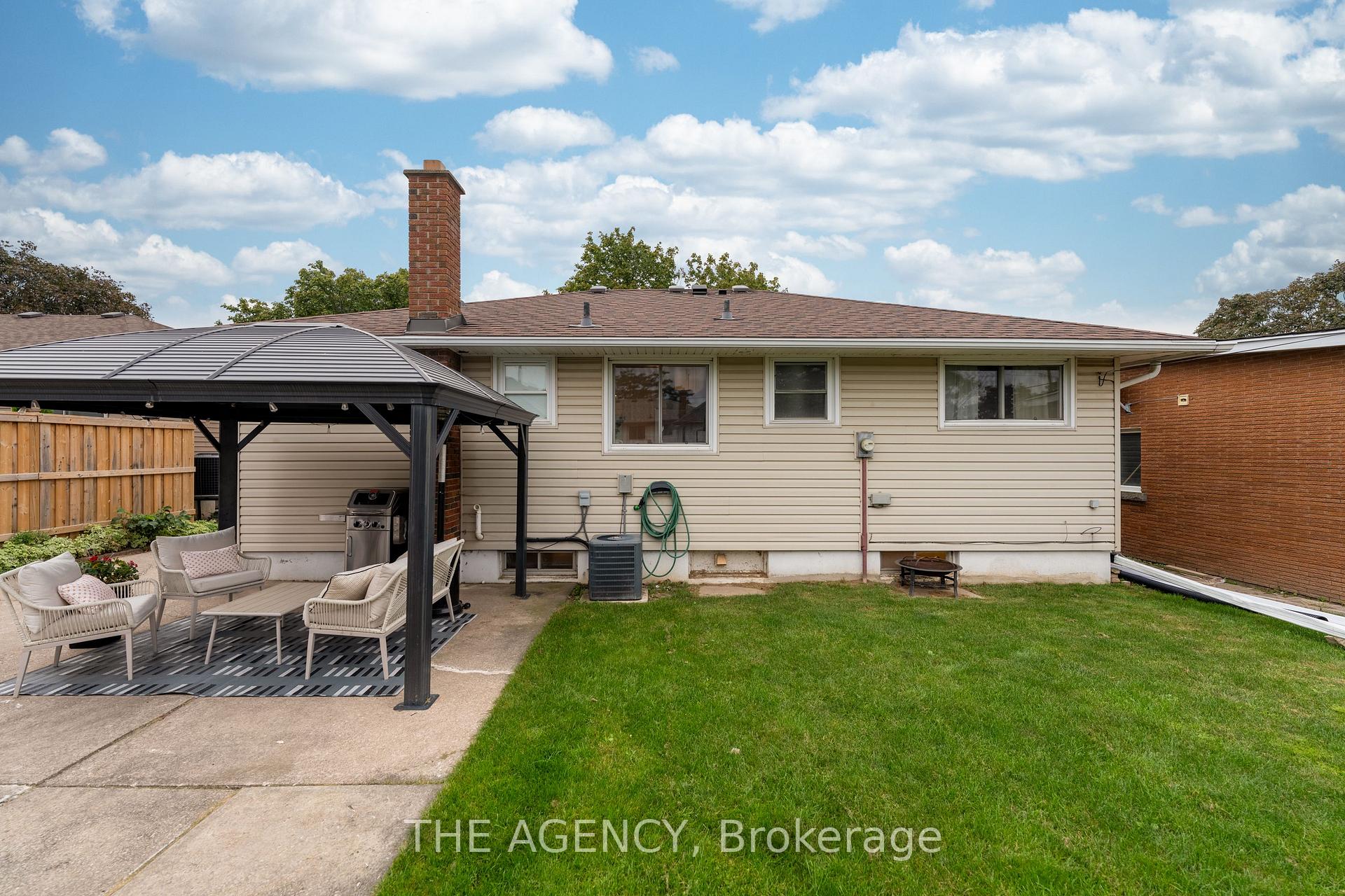 Photo 34 of 20 Ridge Point Drive, St. Catharines, Burleigh Hill — HOMEH