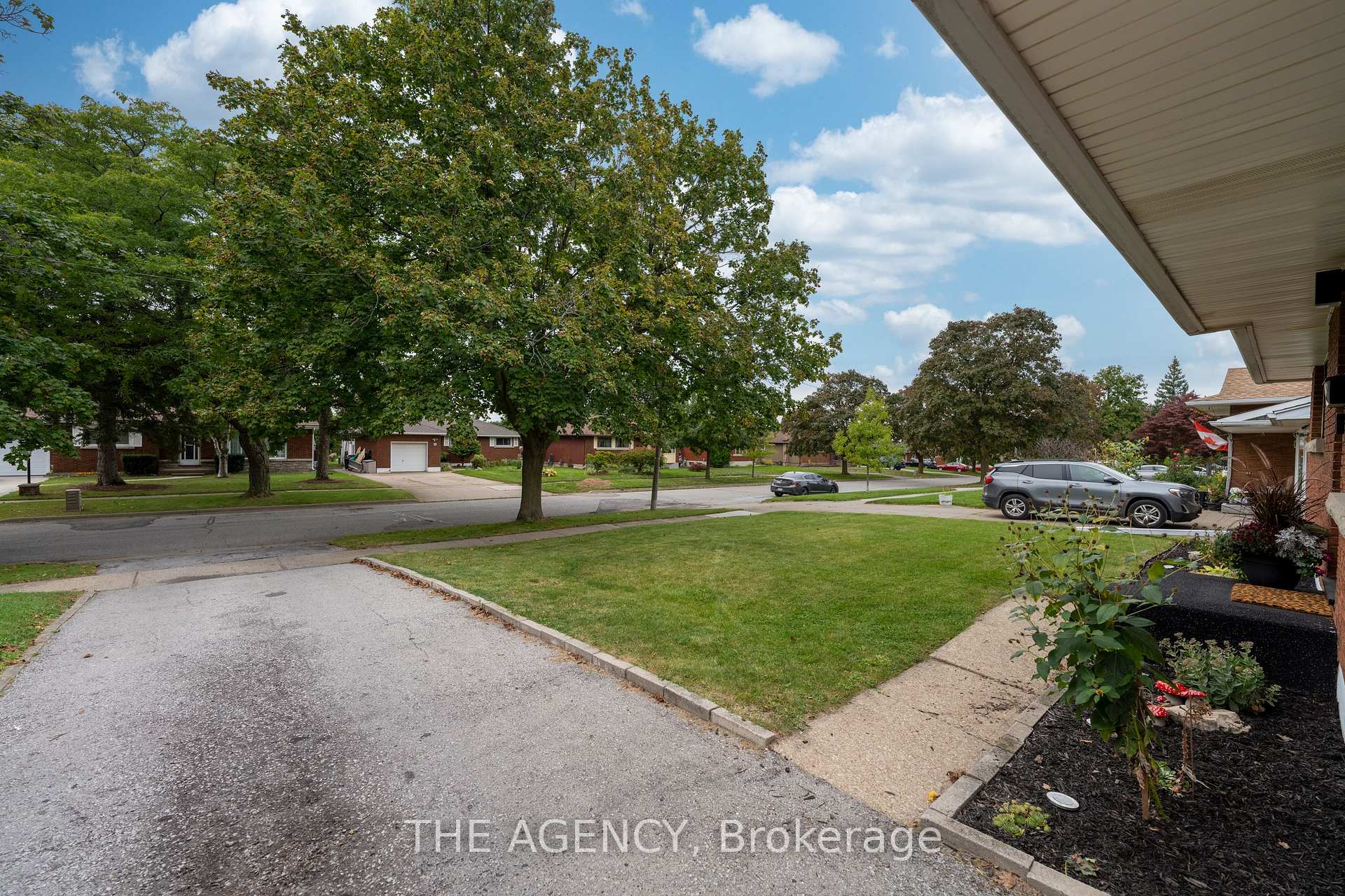 Photo 36 of 20 Ridge Point Drive, St. Catharines, Burleigh Hill — HOMEH