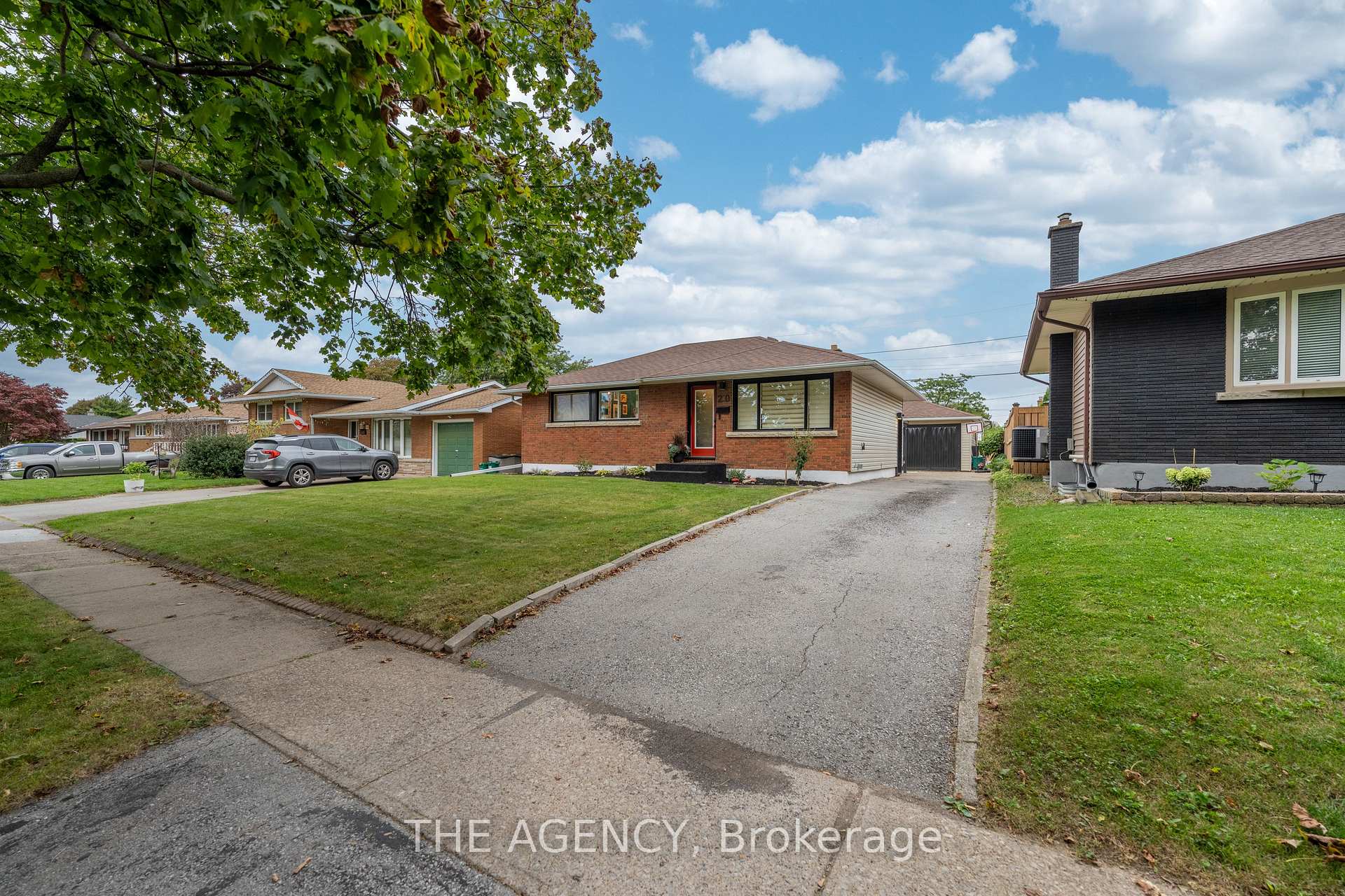 Photo 39 of 20 Ridge Point Drive, St. Catharines, Burleigh Hill — HOMEH