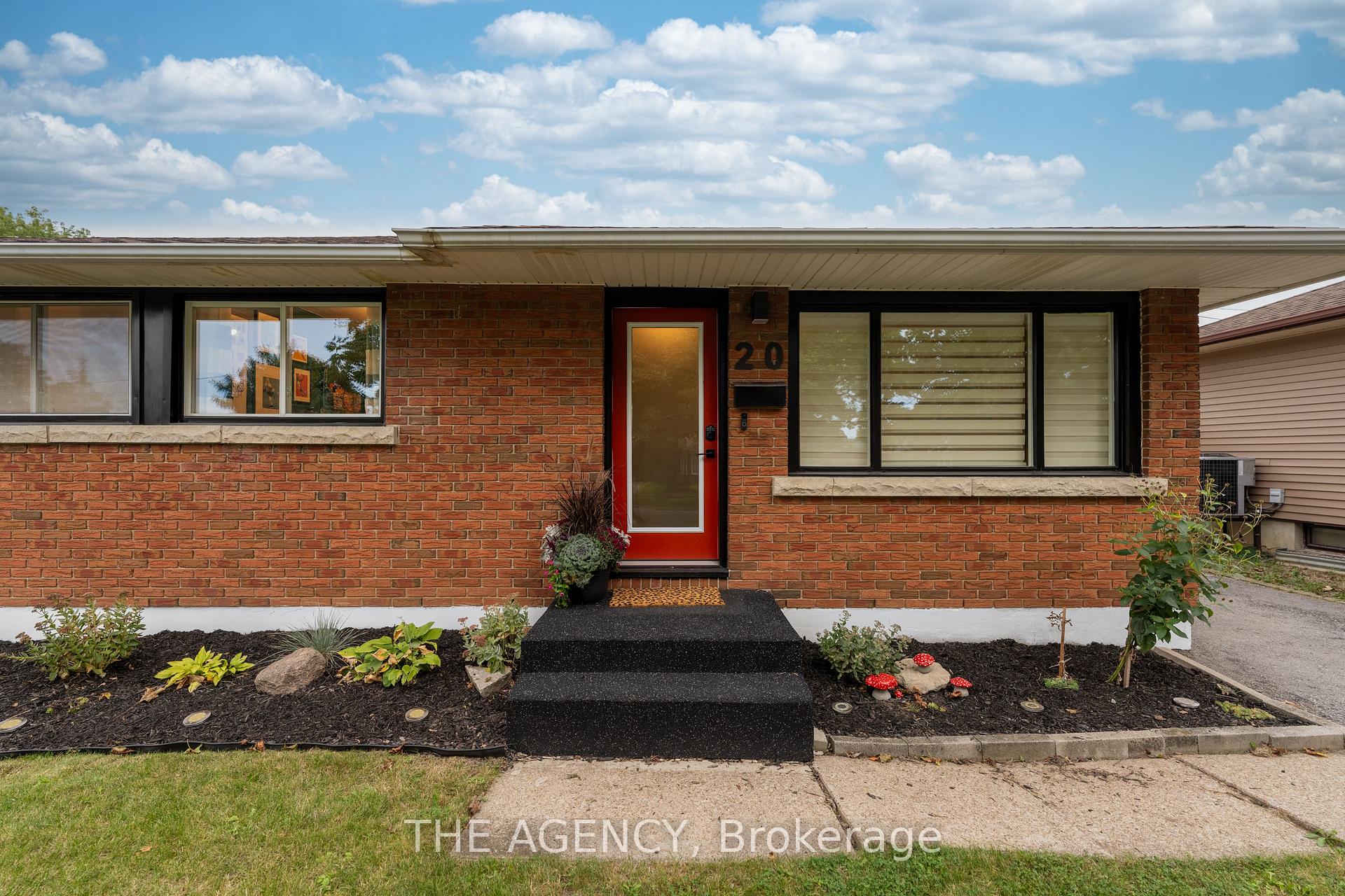 Photo 40 of 20 Ridge Point Drive, St. Catharines, Burleigh Hill — HOMEH