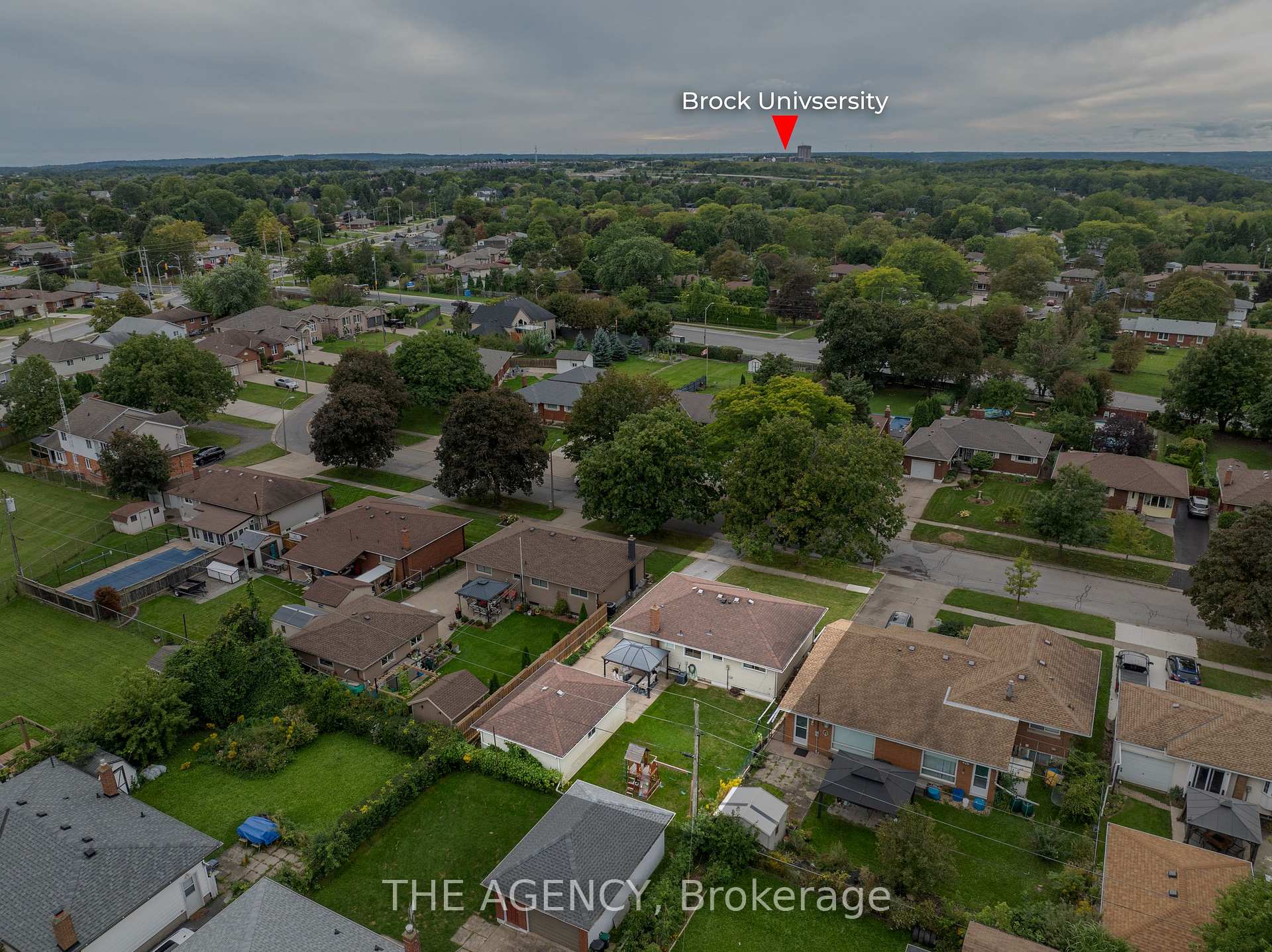 Photo 41 of 20 Ridge Point Drive, St. Catharines, Burleigh Hill — HOMEH