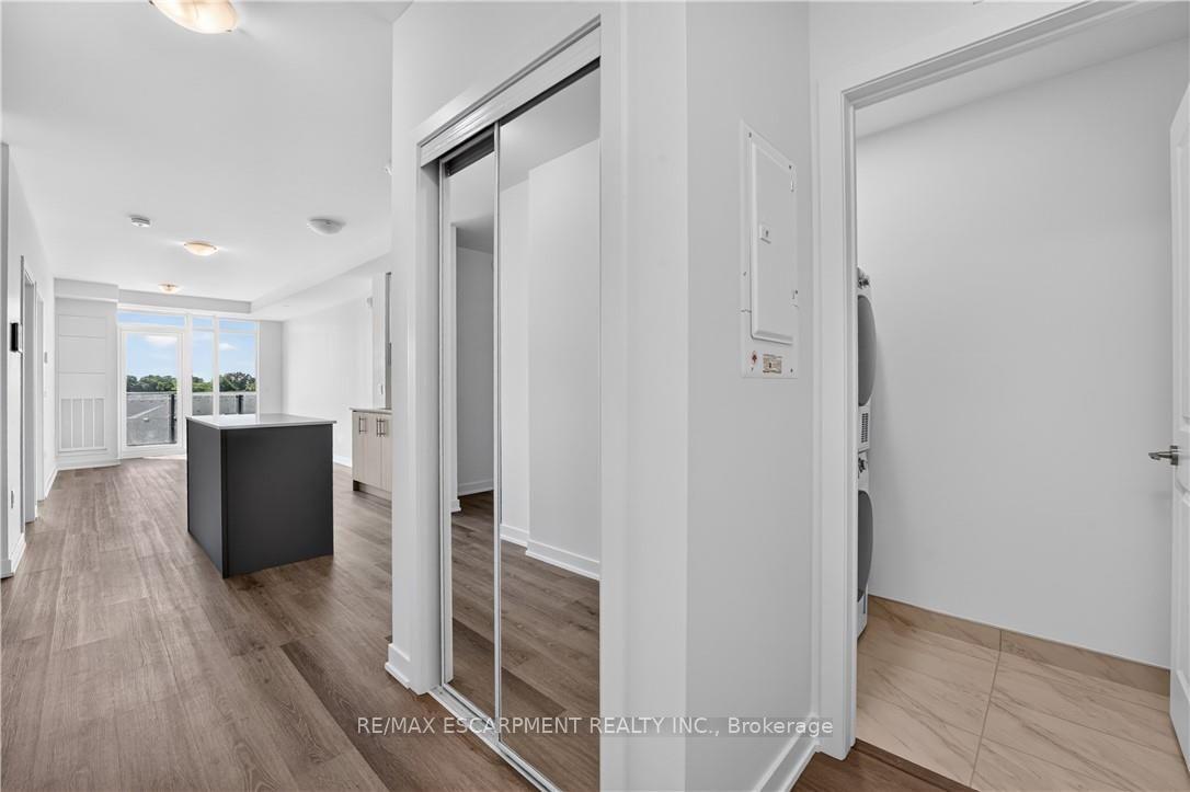 Photo 3 of Unit 427, 461 Green Road, Hamilton, Stoney Creek — HOMEH