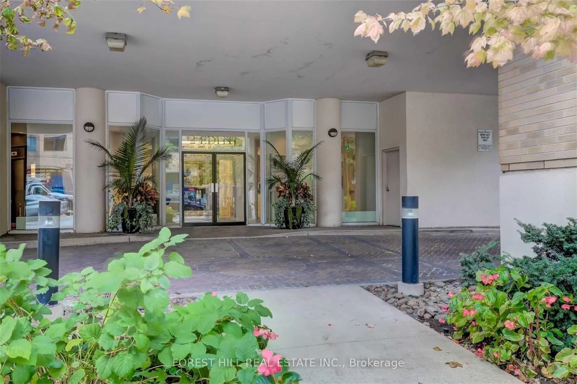 Photo 4 of Unit 508, 2 Edith Drive, Toronto, Yonge-Eglinton — HOMEH