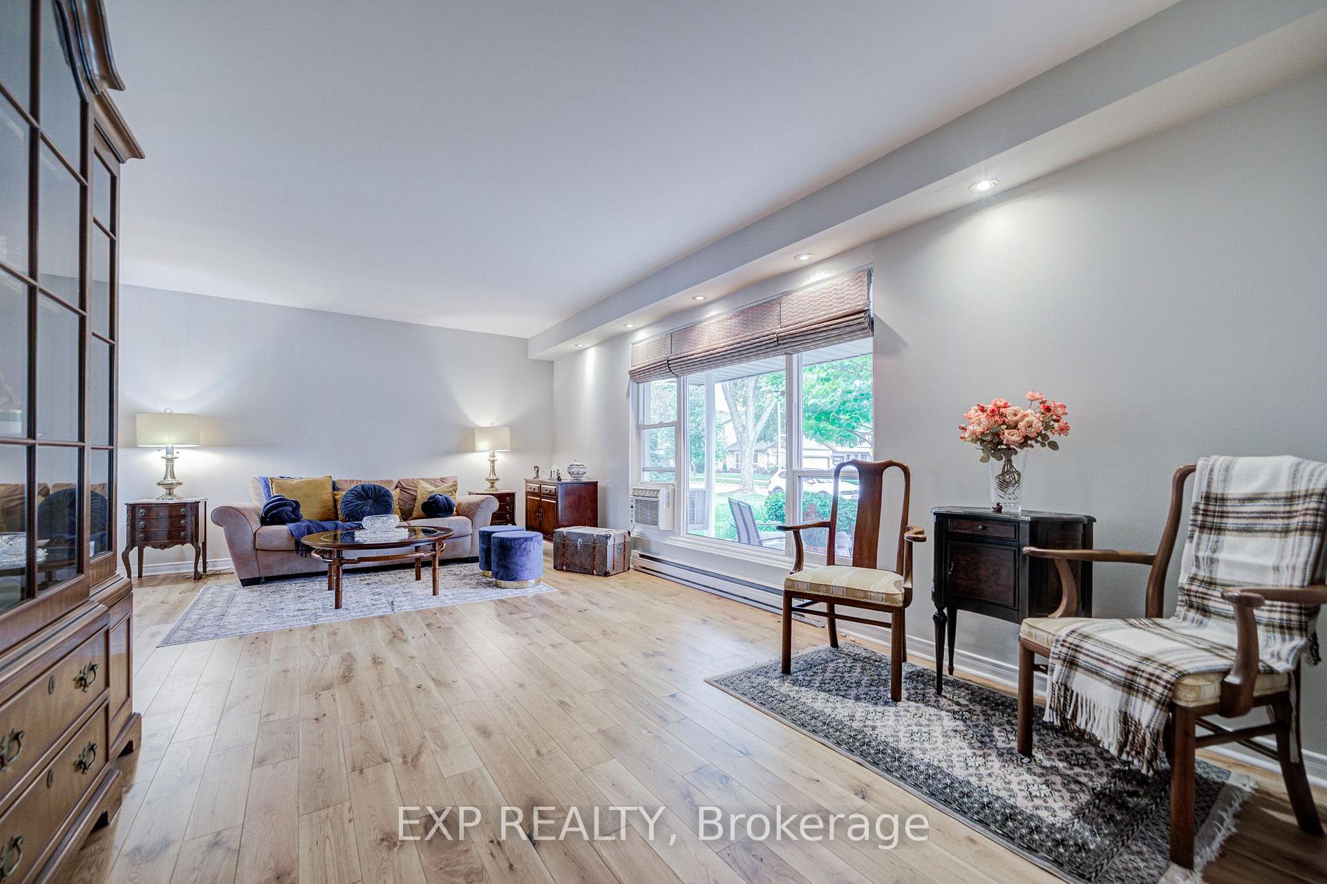 Photo 11 of 17 Rustywood Drive, North York, Parkwoods-Donalda — HOMEH