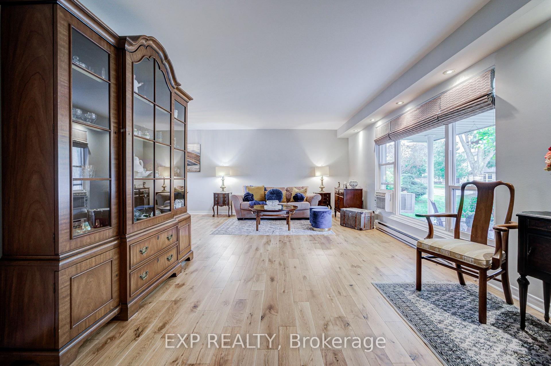 Photo 12 of 17 Rustywood Drive, North York, Parkwoods-Donalda — HOMEH