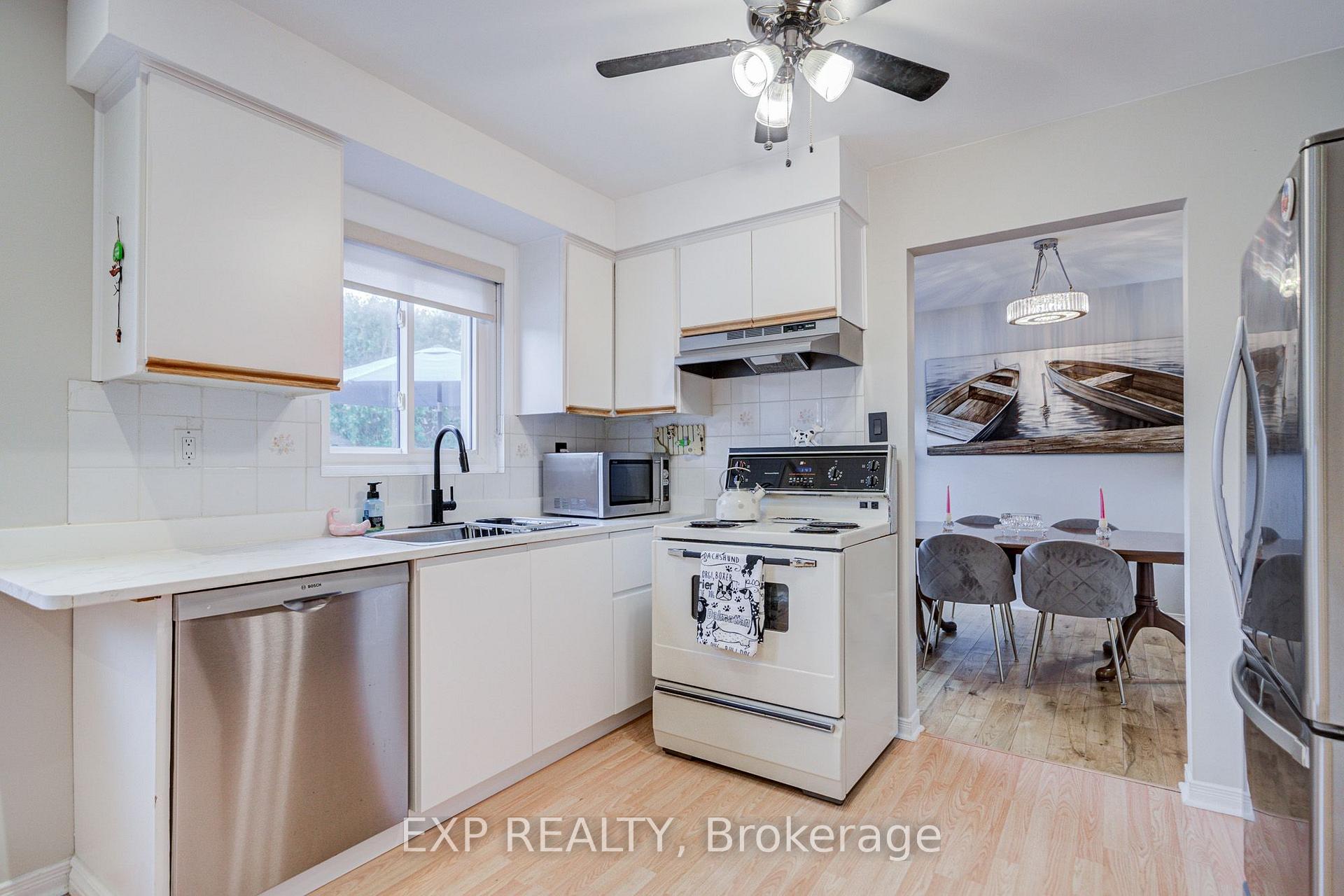 Photo 19 of 17 Rustywood Drive, North York, Parkwoods-Donalda — HOMEH