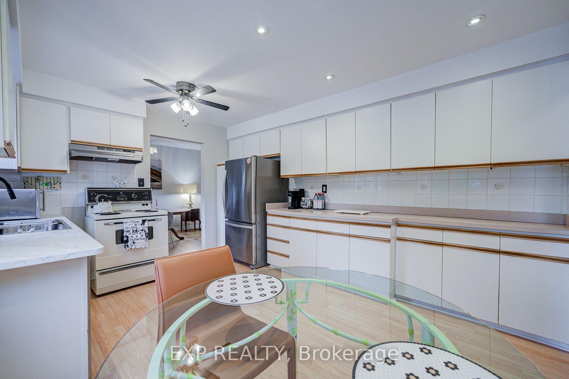 Photo 20 of 17 Rustywood Drive, North York, Parkwoods-Donalda — HOMEH