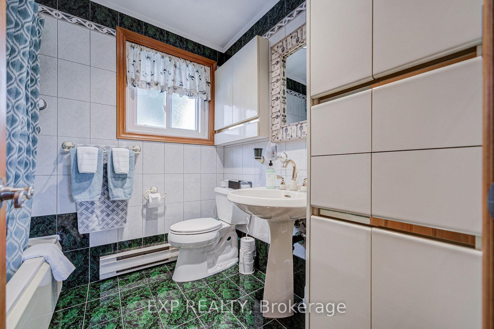 Photo 36 of 17 Rustywood Drive, North York, Parkwoods-Donalda — HOMEH