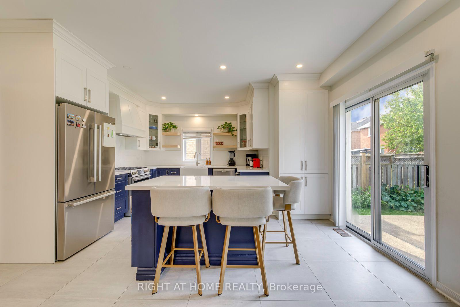 Photo 11 of 2244 Overfield Road, Oakville, West Oak Trails — HOMEH
