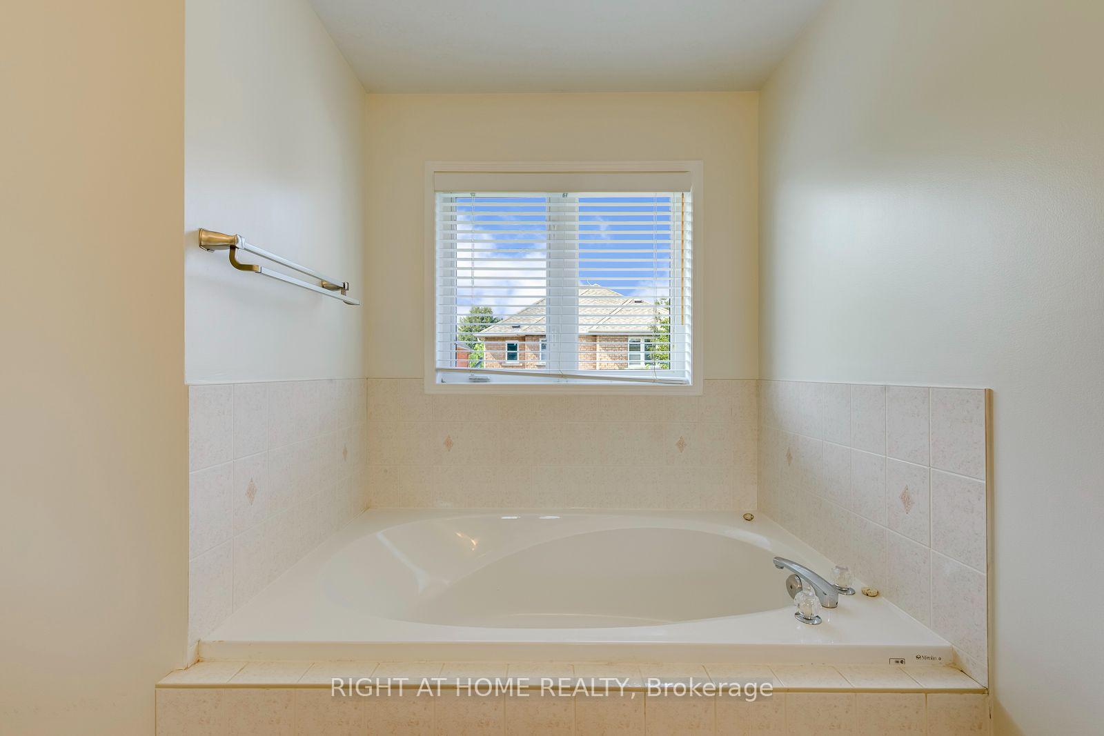 Photo 24 of 2244 Overfield Road, Oakville, West Oak Trails — HOMEH