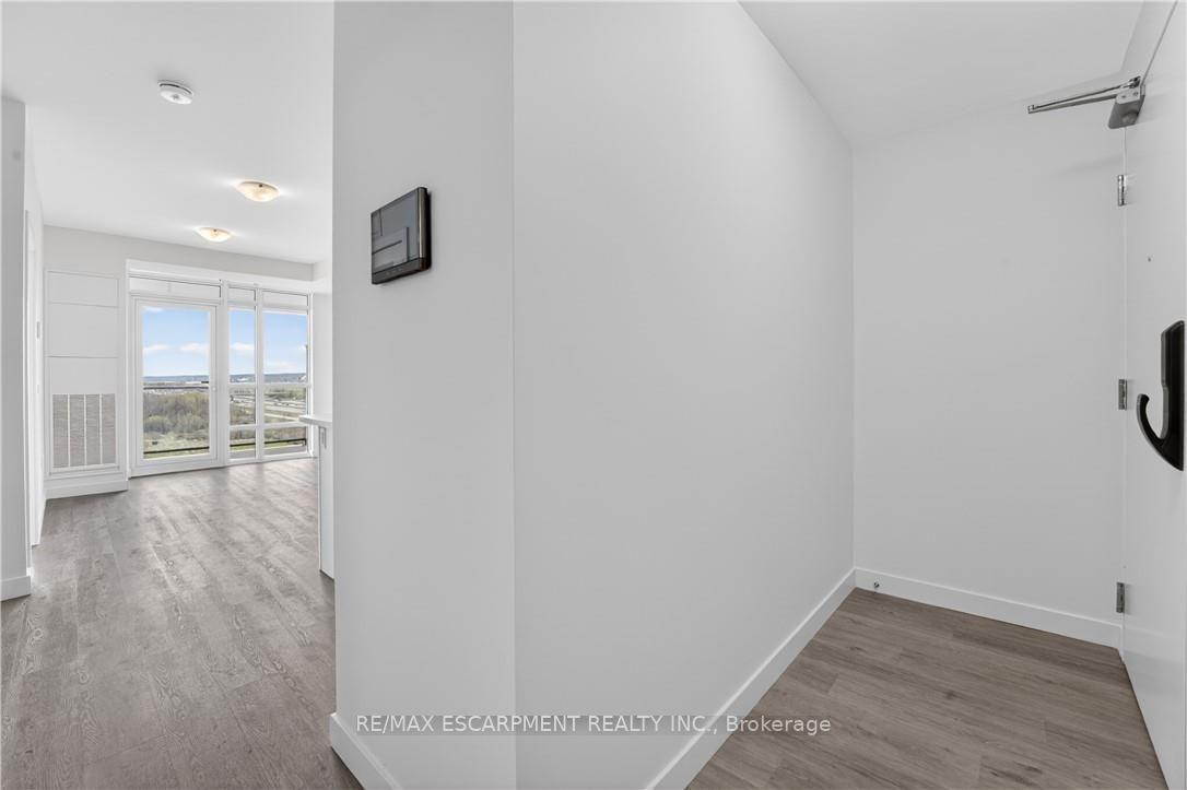 Photo 4 of Unit 809, 461 Green Road, Hamilton, Lakeshore — HOMEH