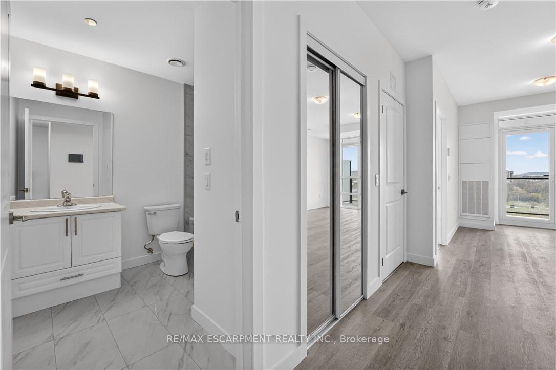 Photo 5 of Unit 809, 461 Green Road, Hamilton, Lakeshore — HOMEH