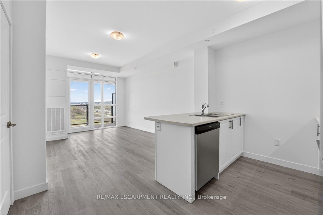Photo 7 of Unit 809, 461 Green Road, Hamilton, Lakeshore — HOMEH