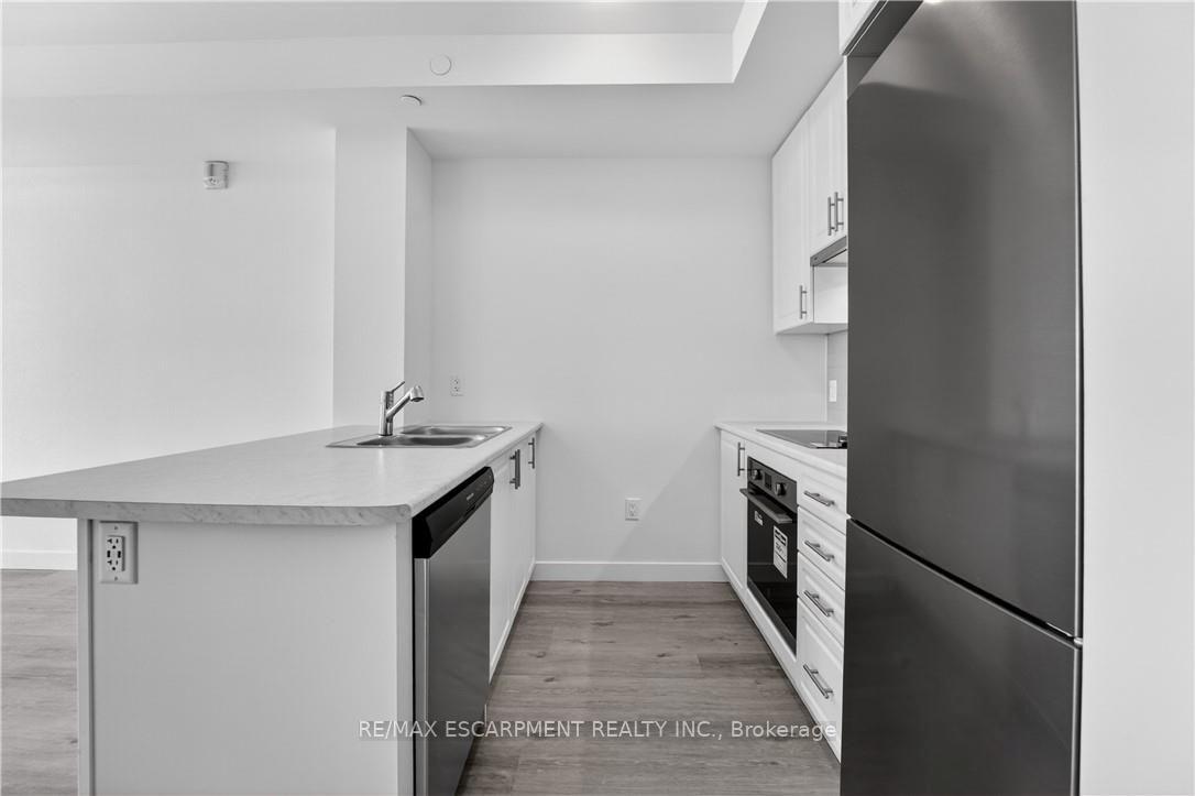 Photo 8 of Unit 809, 461 Green Road, Hamilton, Lakeshore — HOMEH