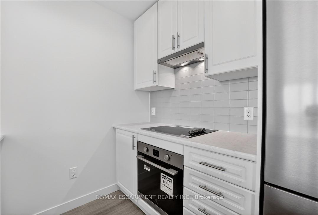 Photo 9 of Unit 809, 461 Green Road, Hamilton, Lakeshore — HOMEH