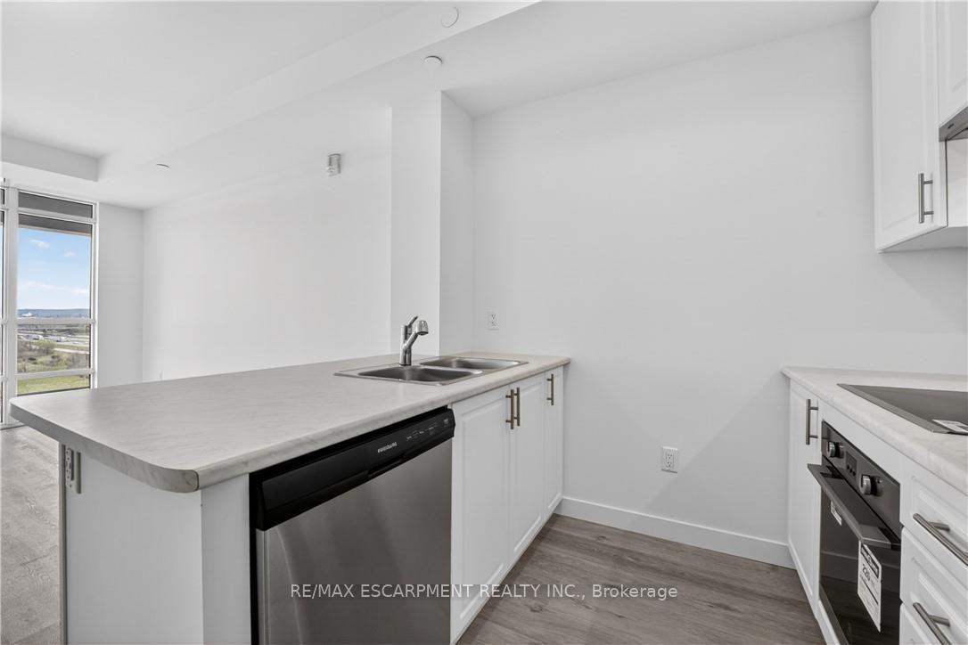 Photo 10 of Unit 809, 461 Green Road, Hamilton, Lakeshore — HOMEH