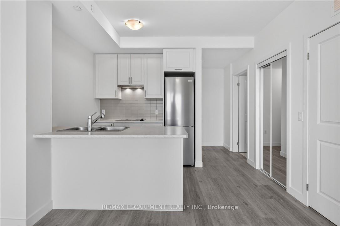 Photo 16 of Unit 809, 461 Green Road, Hamilton, Lakeshore — HOMEH