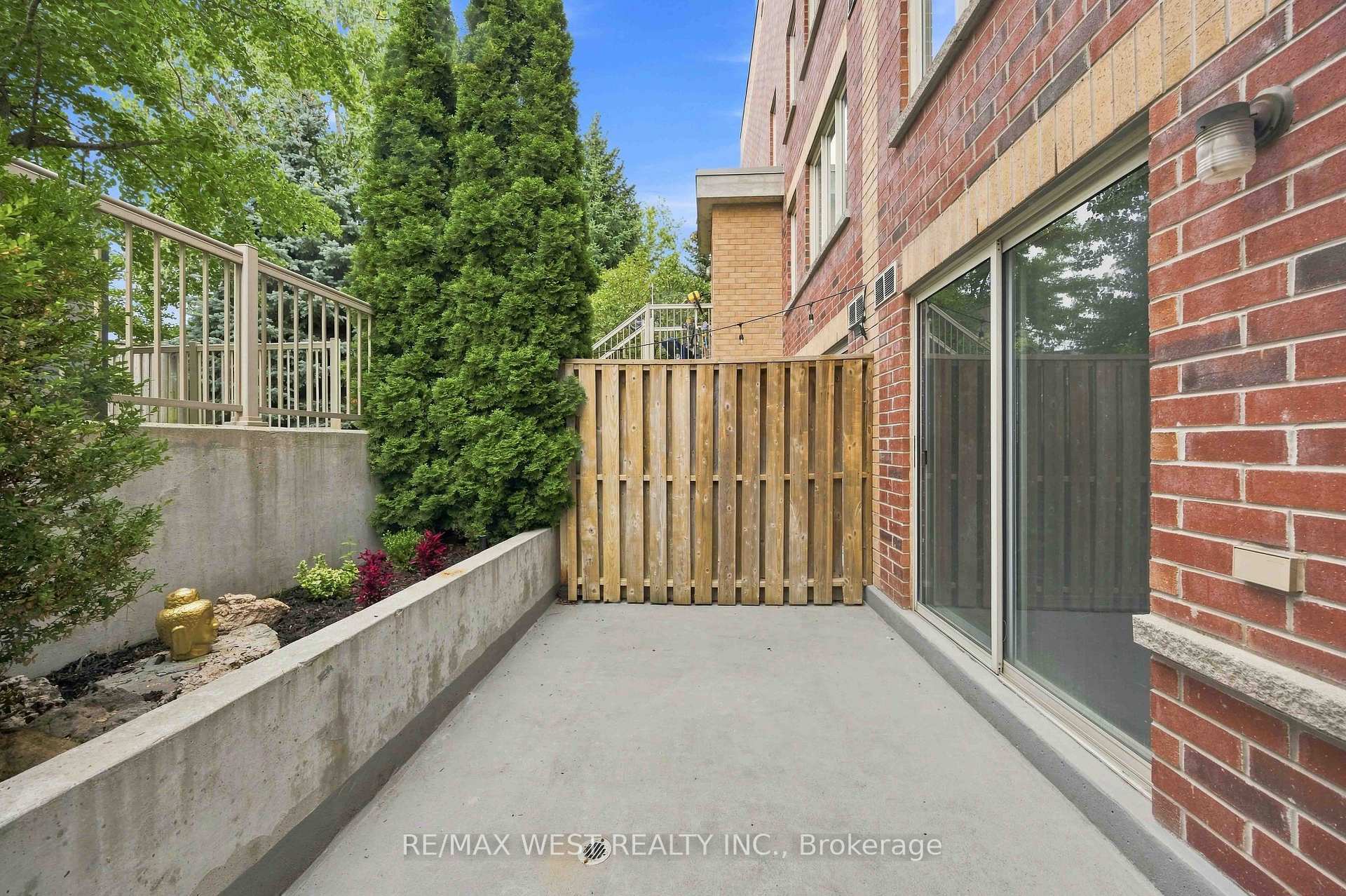 Photo 4 of Unit 122, 20 Elsie Lane, Toronto, Dovercourt-Wallace Emerson-Junction — HOMEH