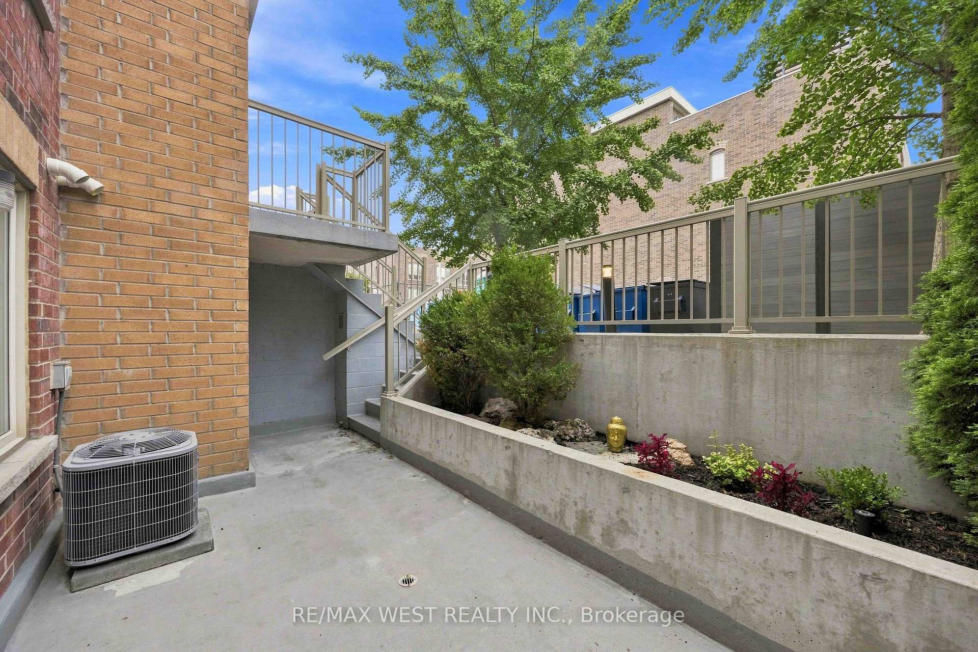 Photo 6 of Unit 122, 20 Elsie Lane, Toronto, Dovercourt-Wallace Emerson-Junction — HOMEH