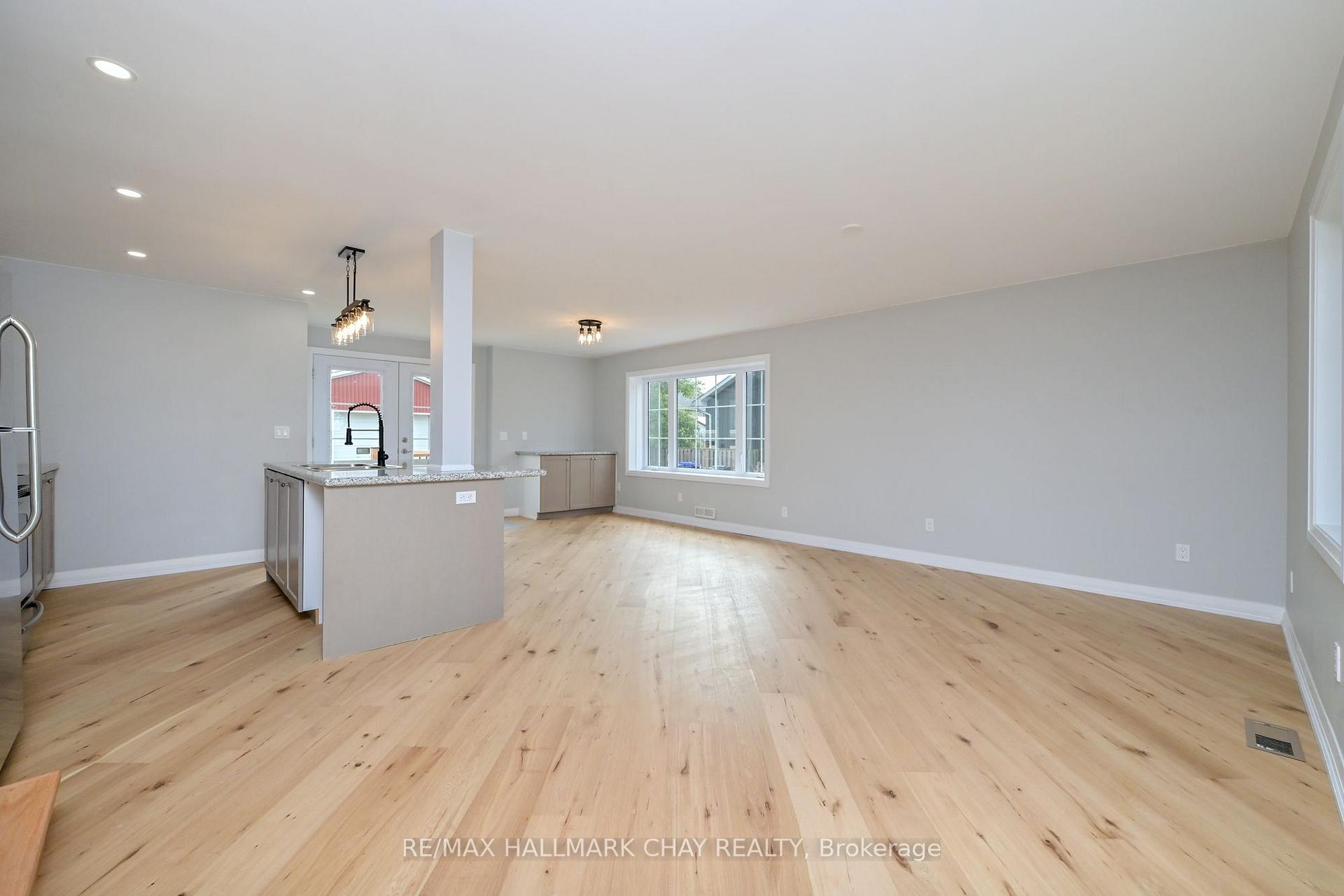 Photo 5 of 295 King Street N, New Tecumseth, Alliston — HOMEH