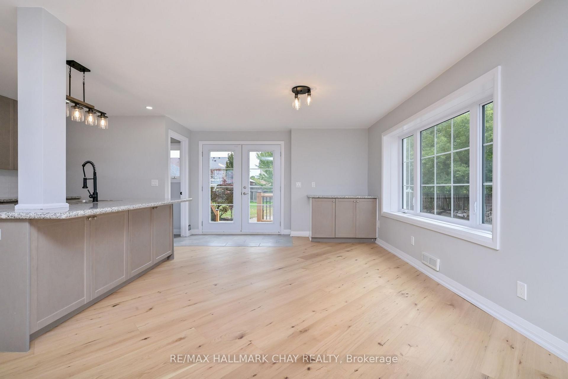 Photo 10 of 295 King Street N, New Tecumseth, Alliston — HOMEH