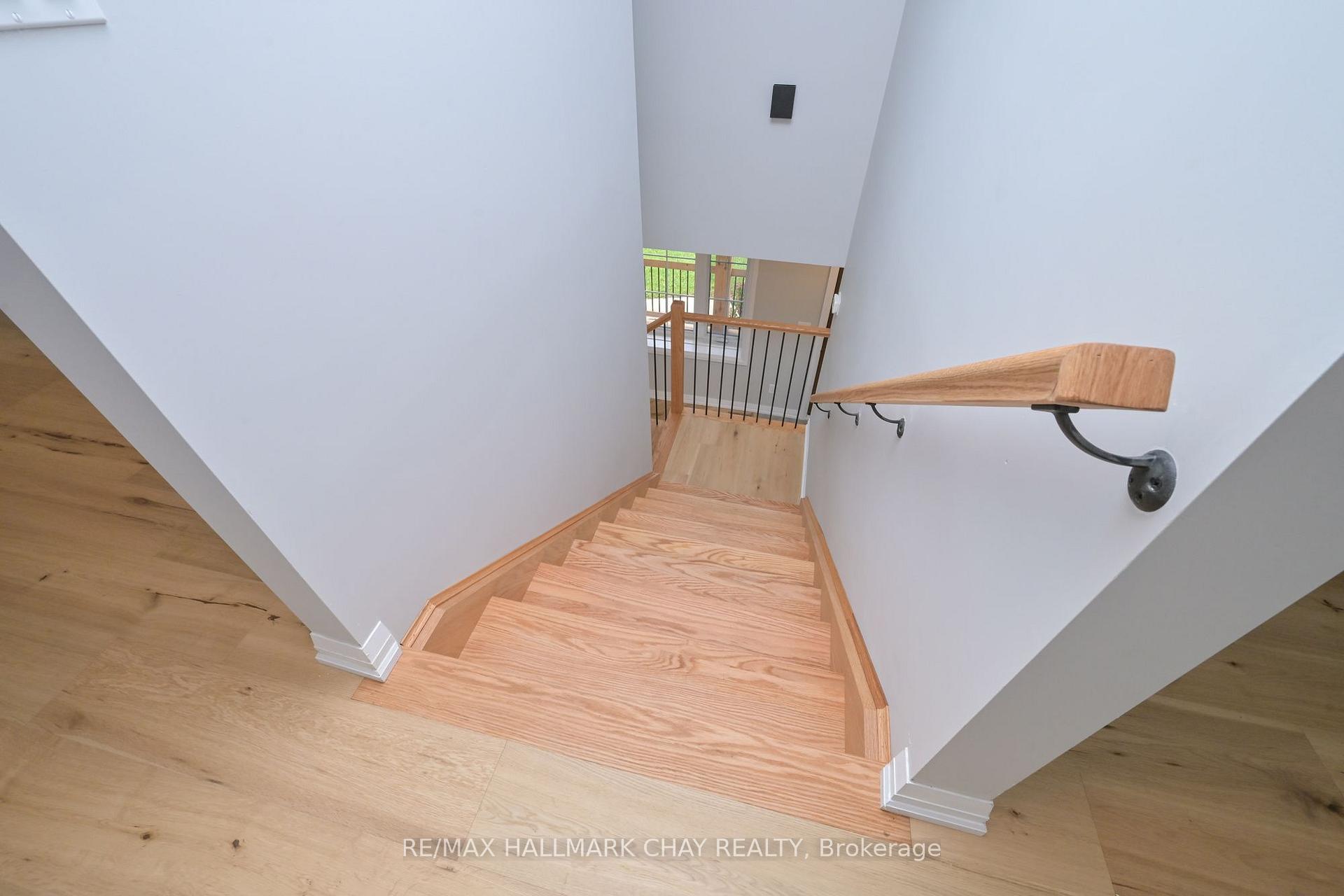 Photo 25 of 295 King Street N, New Tecumseth, Alliston — HOMEH