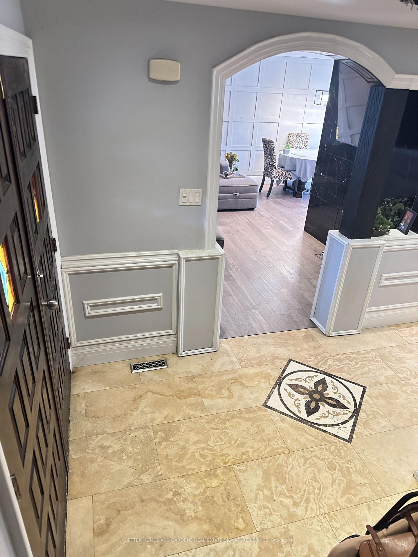 Photo 2 of 7076 Harwick Drive, Mississauga, Malton — HOMEH
