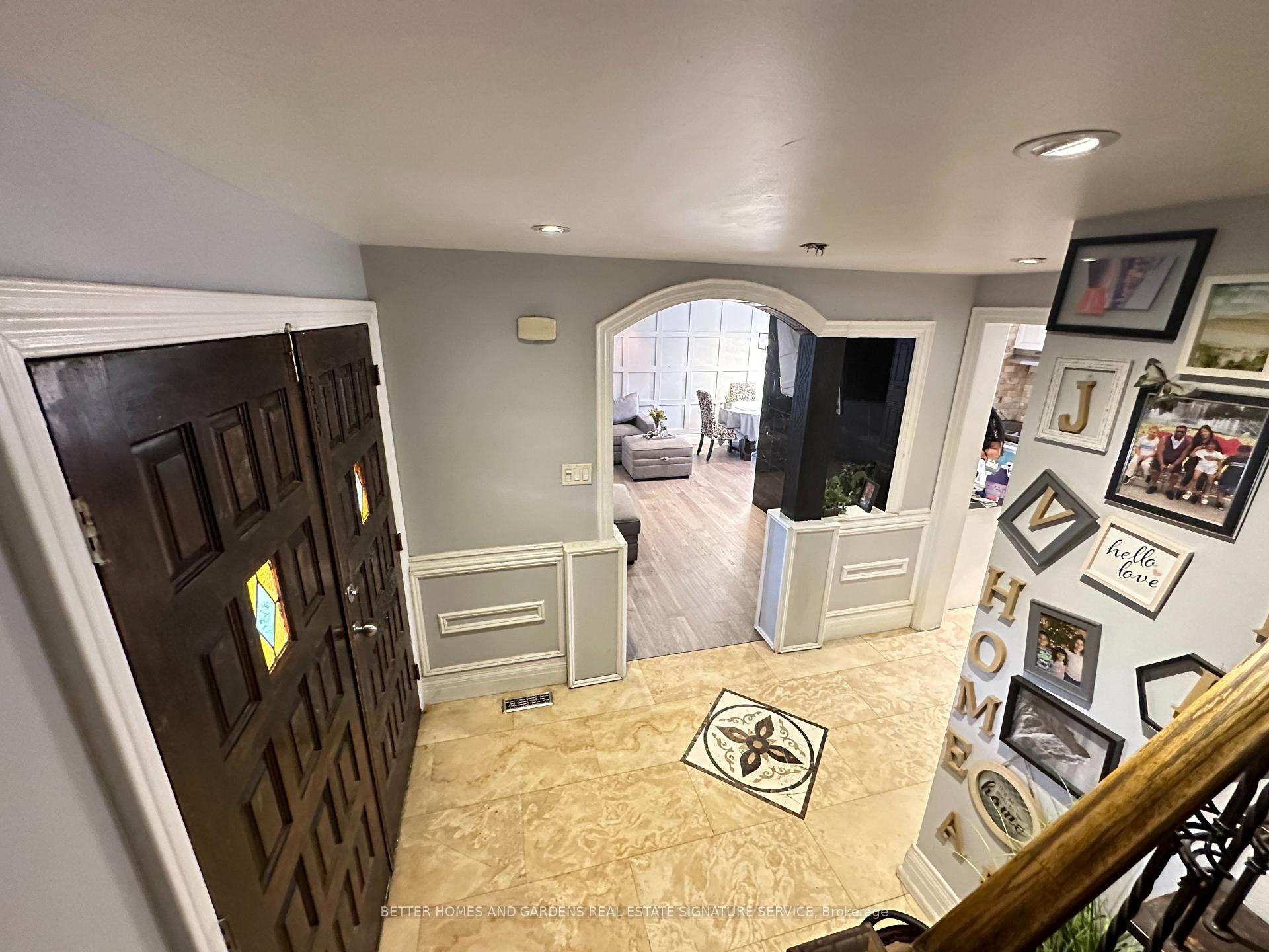 Photo 3 of 7076 Harwick Drive, Mississauga, Malton — HOMEH