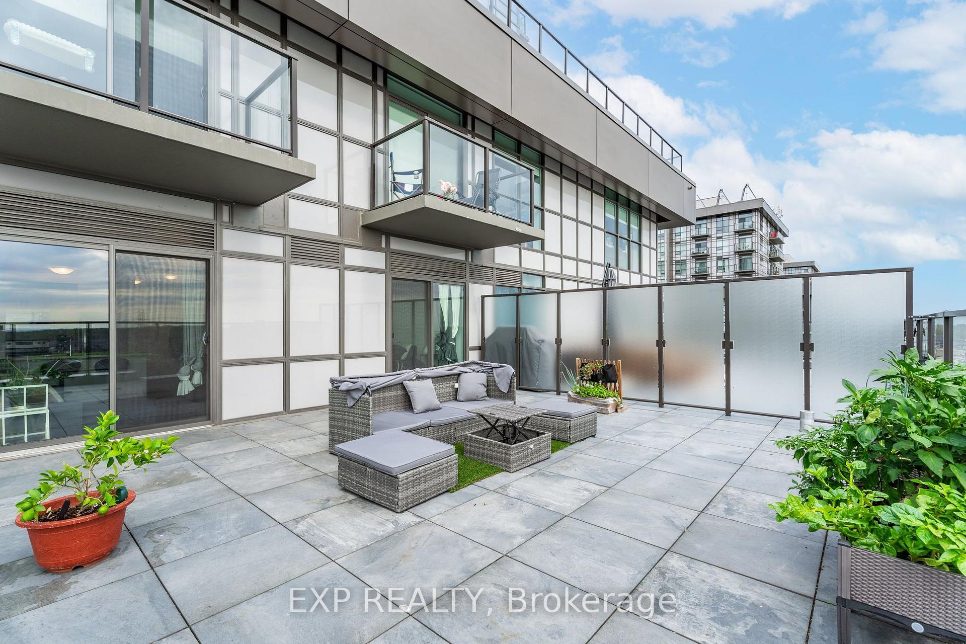 Photo of 450 Dundas Street East