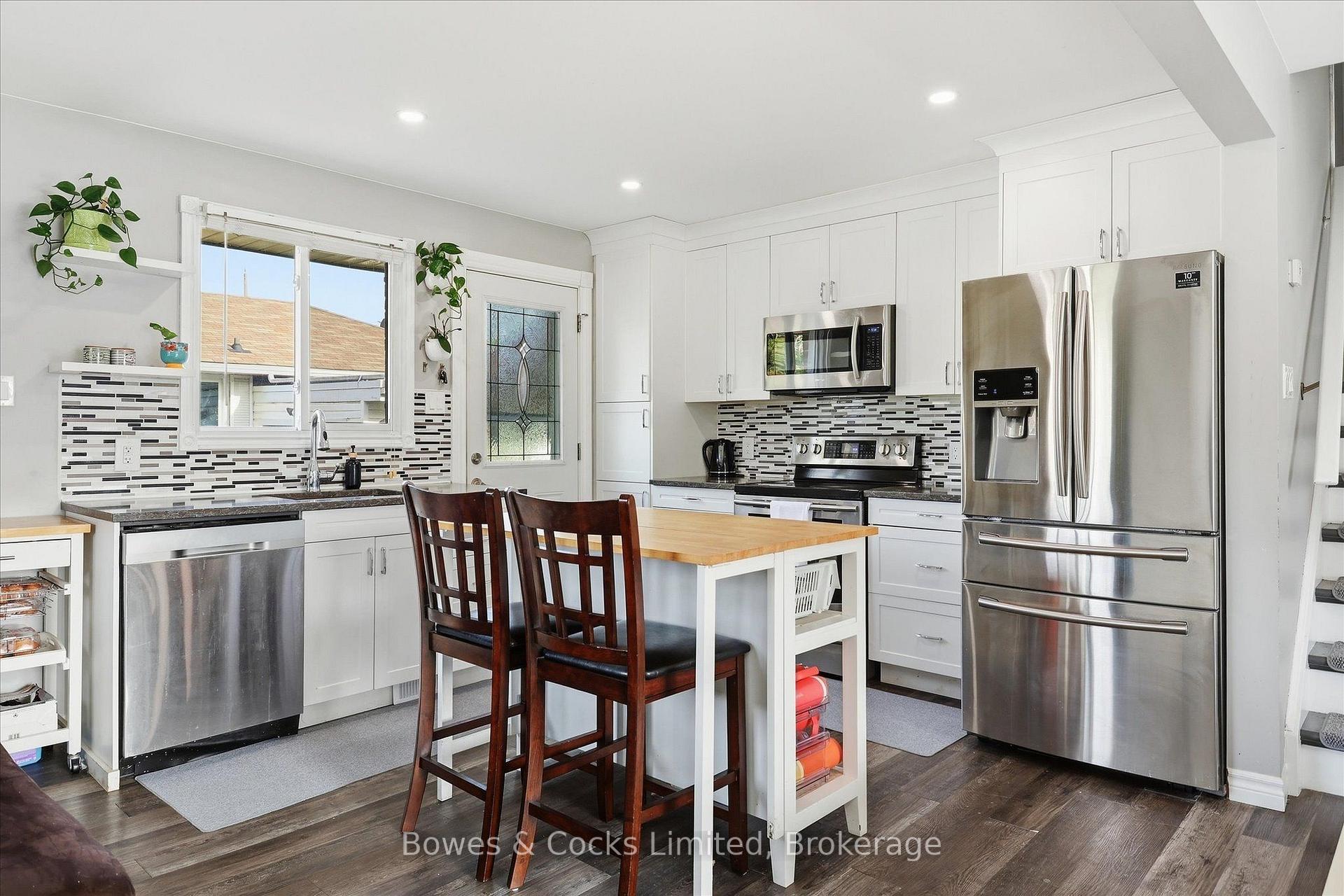 Photo 13 of 532 Raymond Street, Peterborough, Northcrest Ward 5 — HOMEH