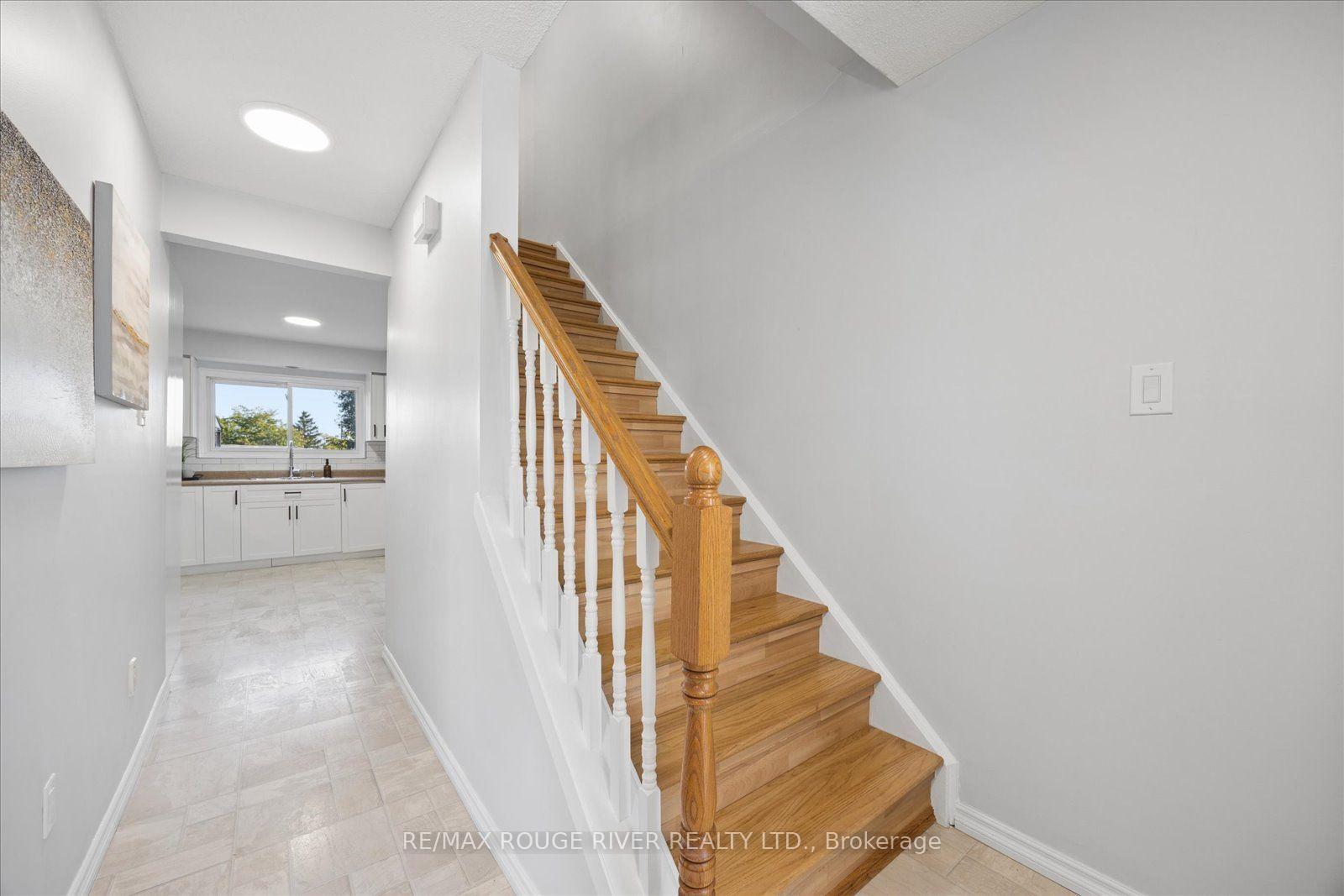 Photo 4 of 371 Ormond Drive, Oshawa, Samac — HOMEH