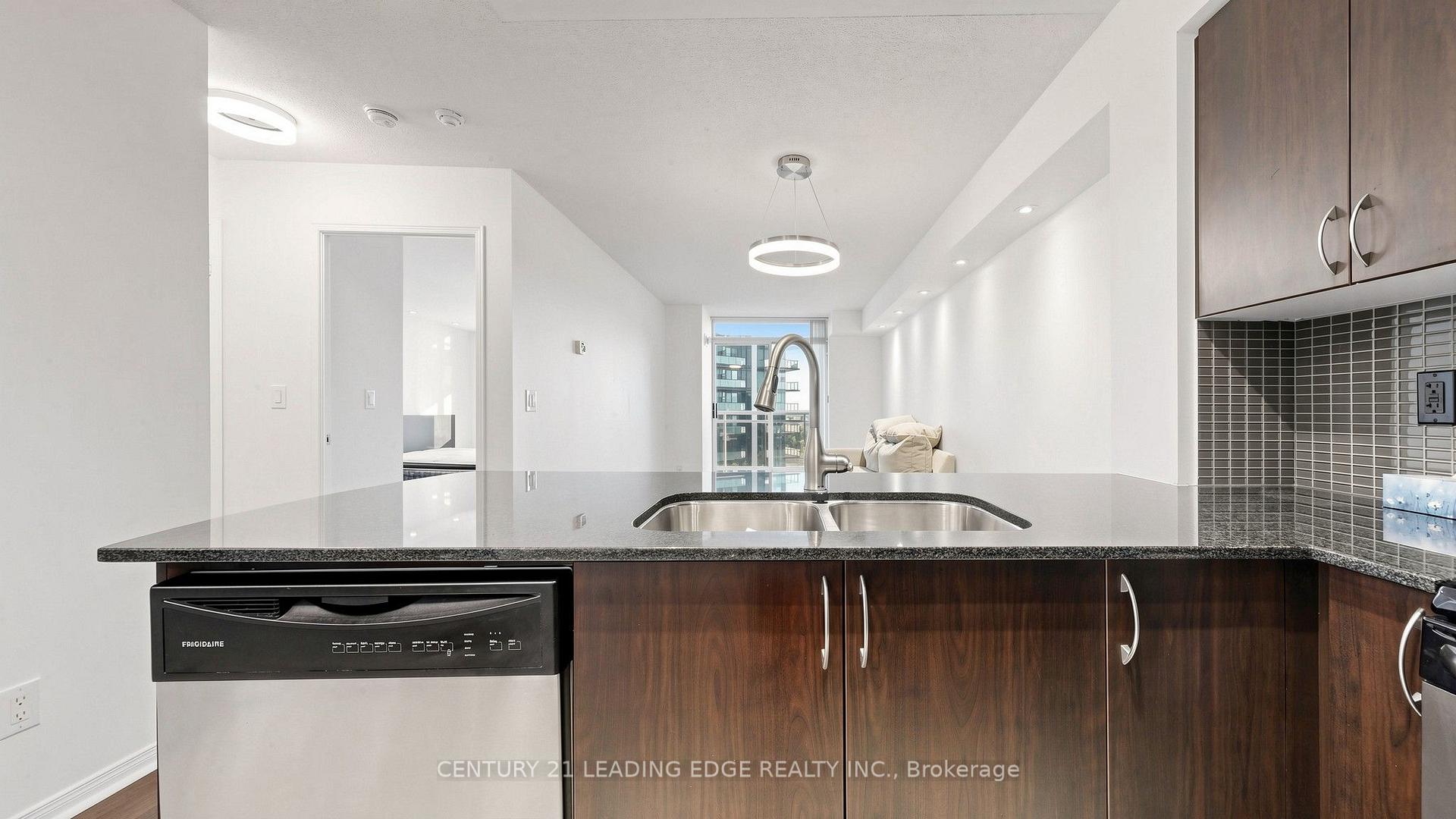 Photo 9 of Unit LPH5, 75 King William Crescent, Richmond Hill, Langstaff — HOMEH