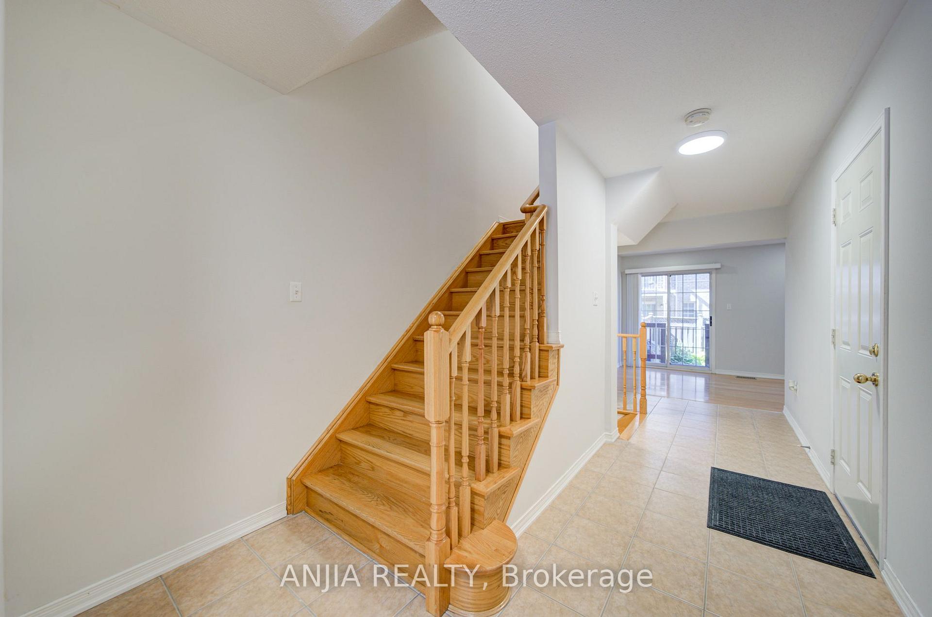 Photo 5 of 66 Prince Charles Way, Markham, Berczy — HOMEH