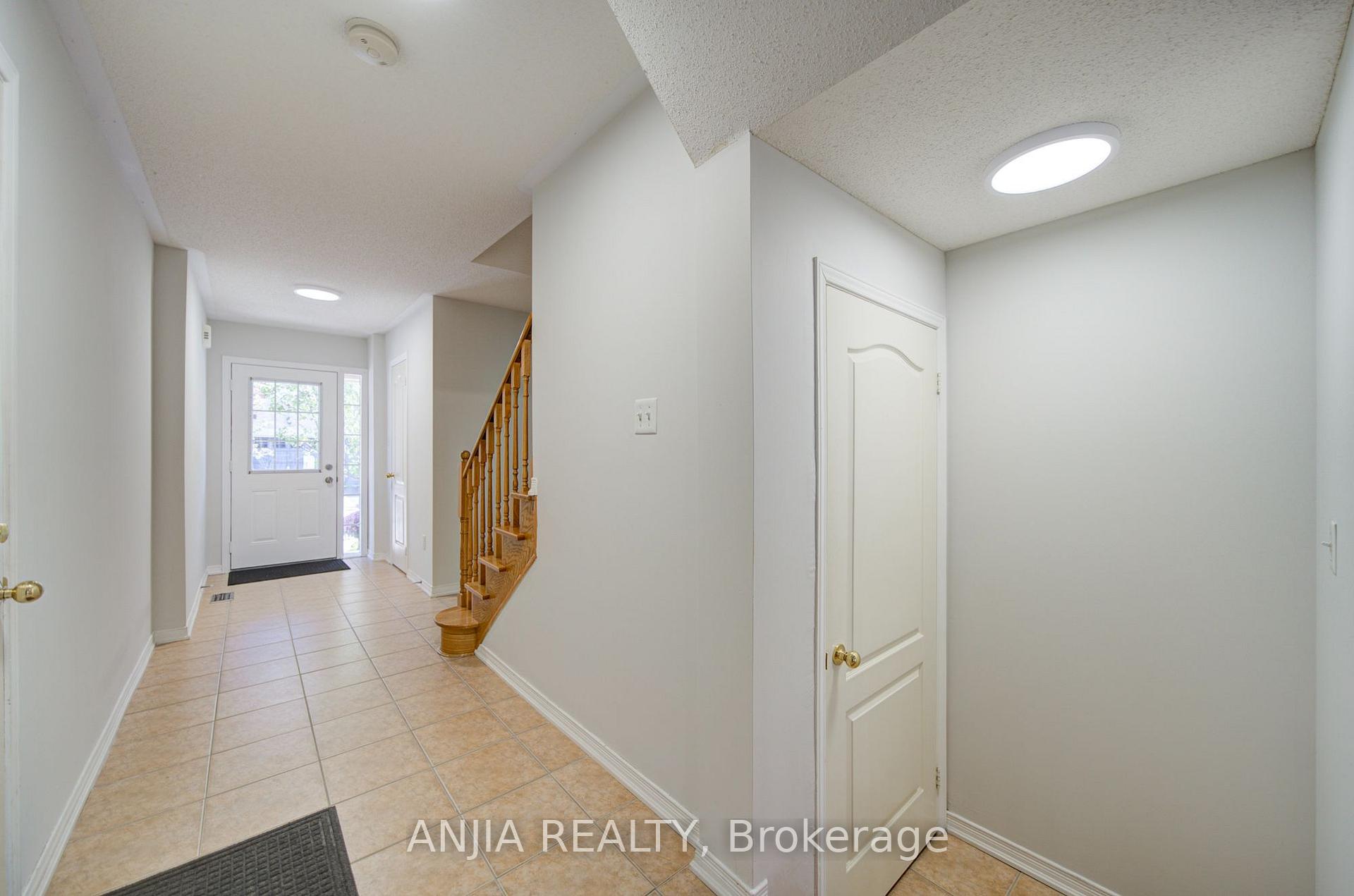 Photo 7 of 66 Prince Charles Way, Markham, Berczy — HOMEH