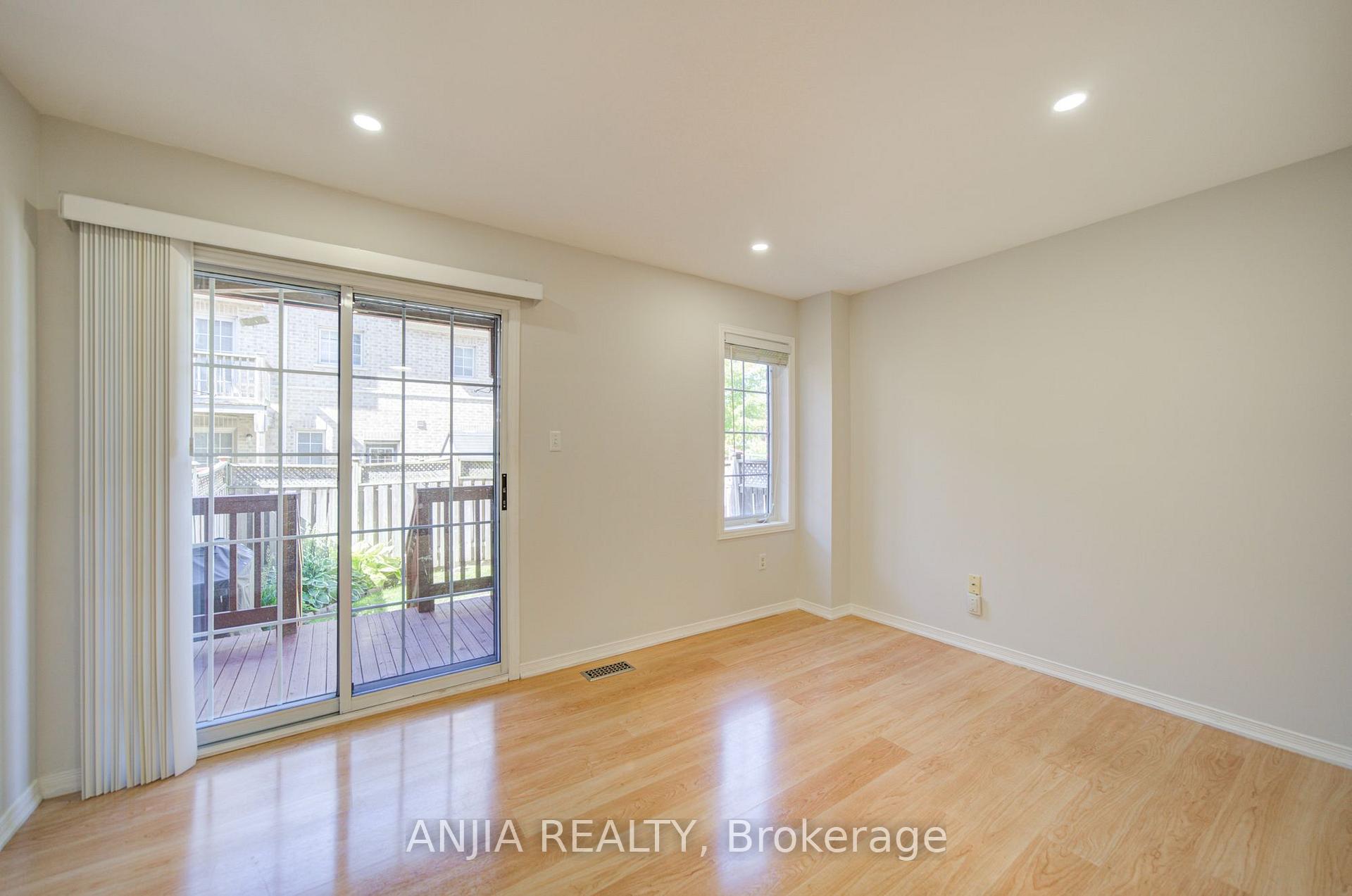Photo 8 of 66 Prince Charles Way, Markham, Berczy — HOMEH