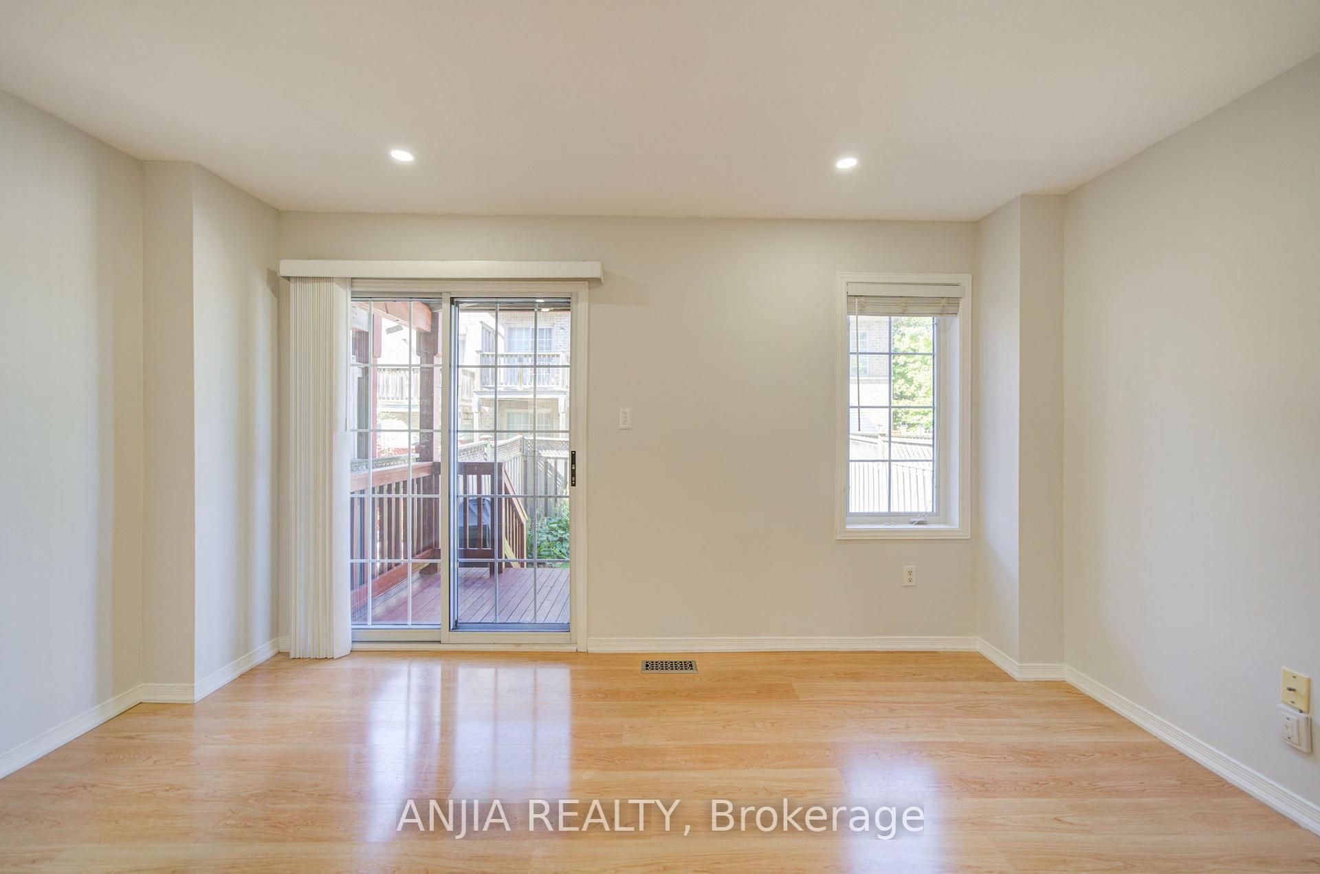 Photo 9 of 66 Prince Charles Way, Markham, Berczy — HOMEH