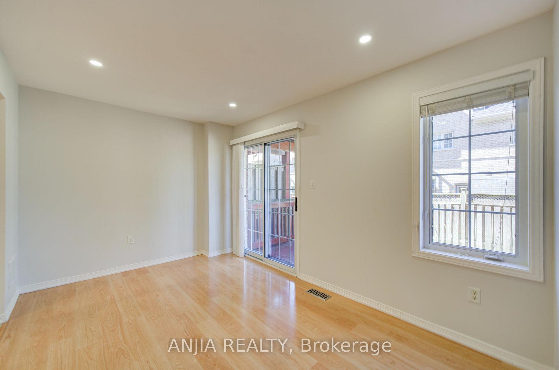 Photo 10 of 66 Prince Charles Way, Markham, Berczy — HOMEH