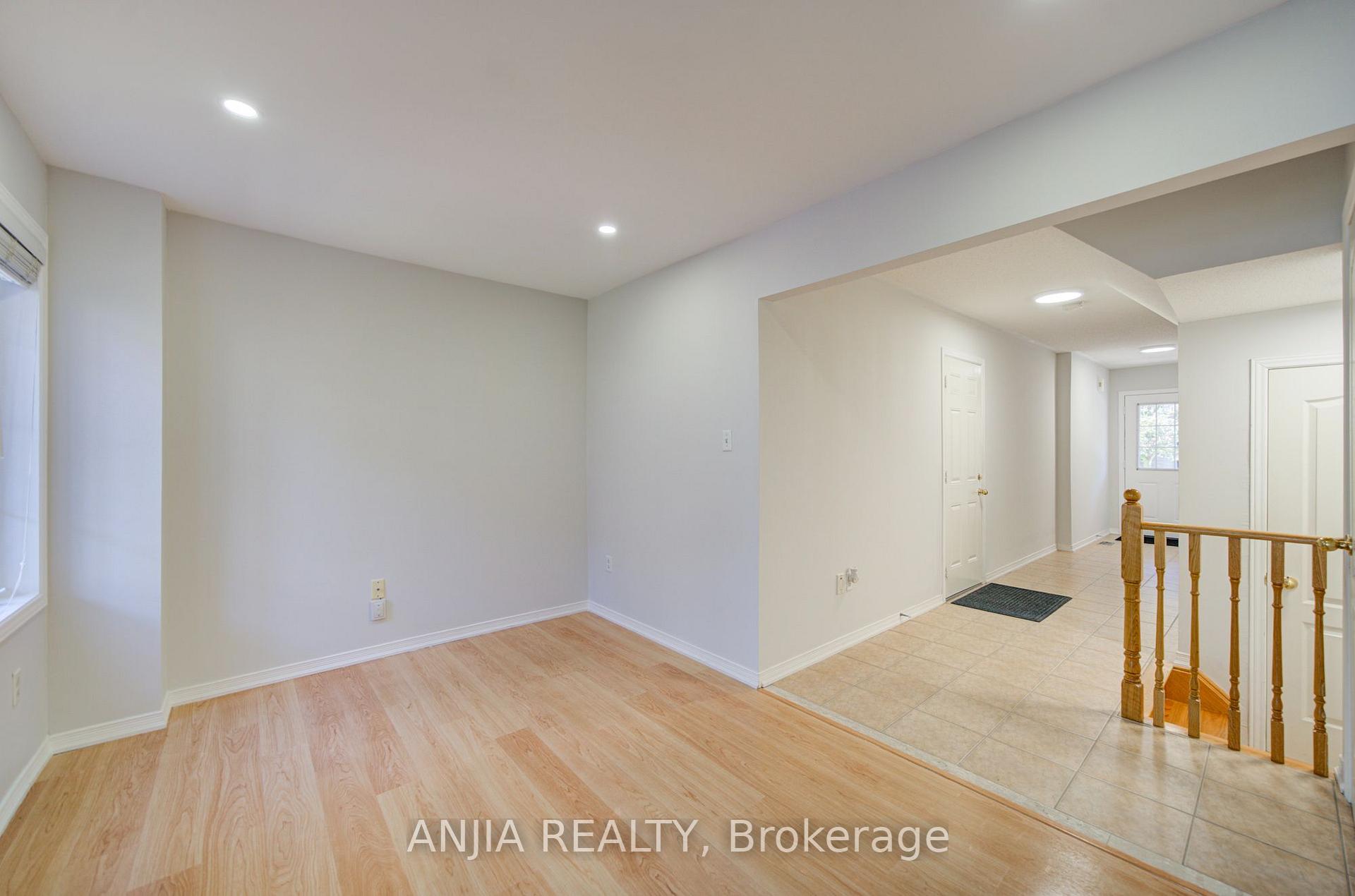 Photo 11 of 66 Prince Charles Way, Markham, Berczy — HOMEH