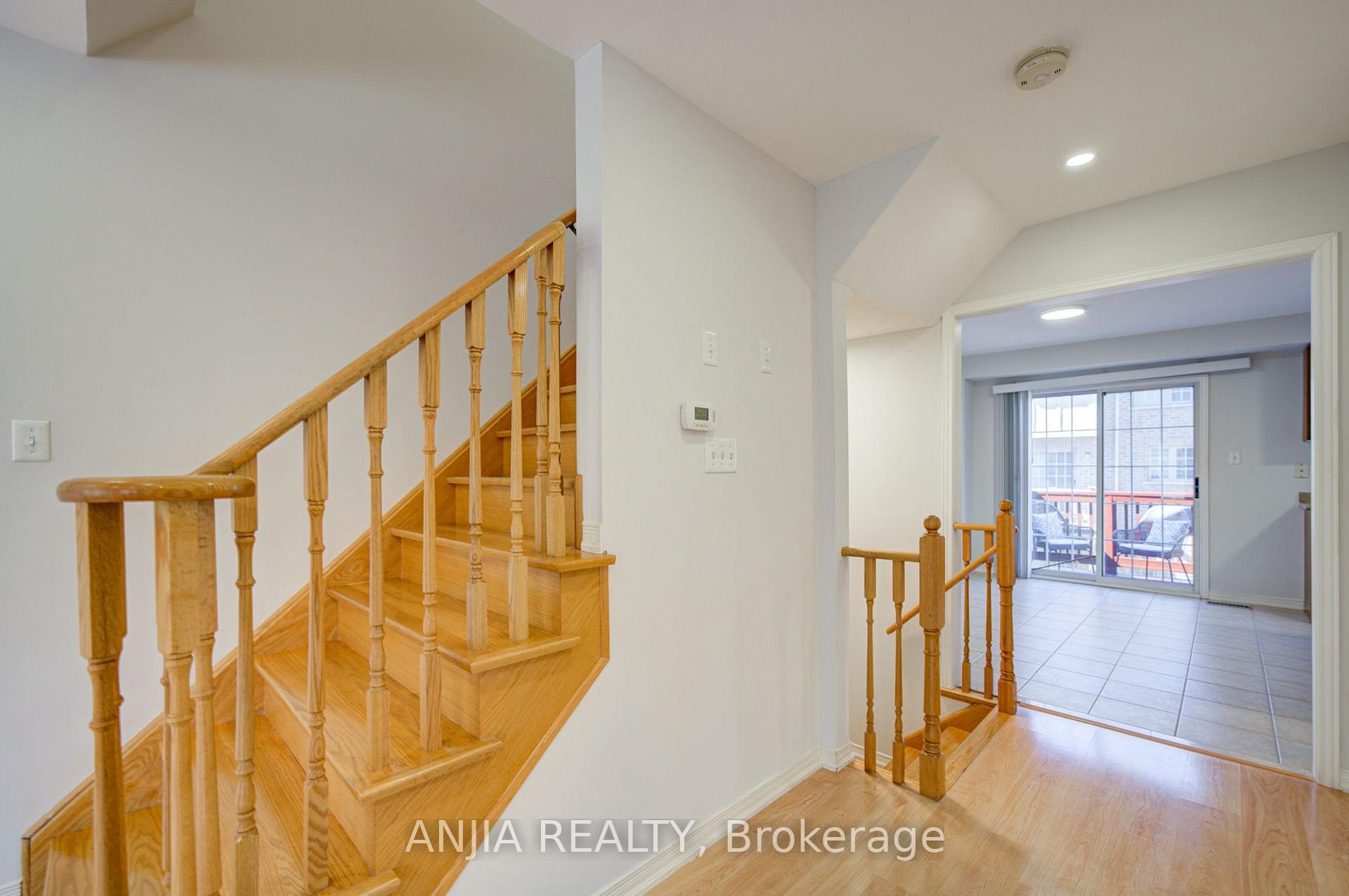 Photo 12 of 66 Prince Charles Way, Markham, Berczy — HOMEH