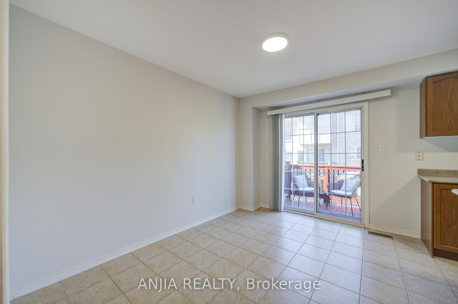 Photo 14 of 66 Prince Charles Way, Markham, Berczy — HOMEH