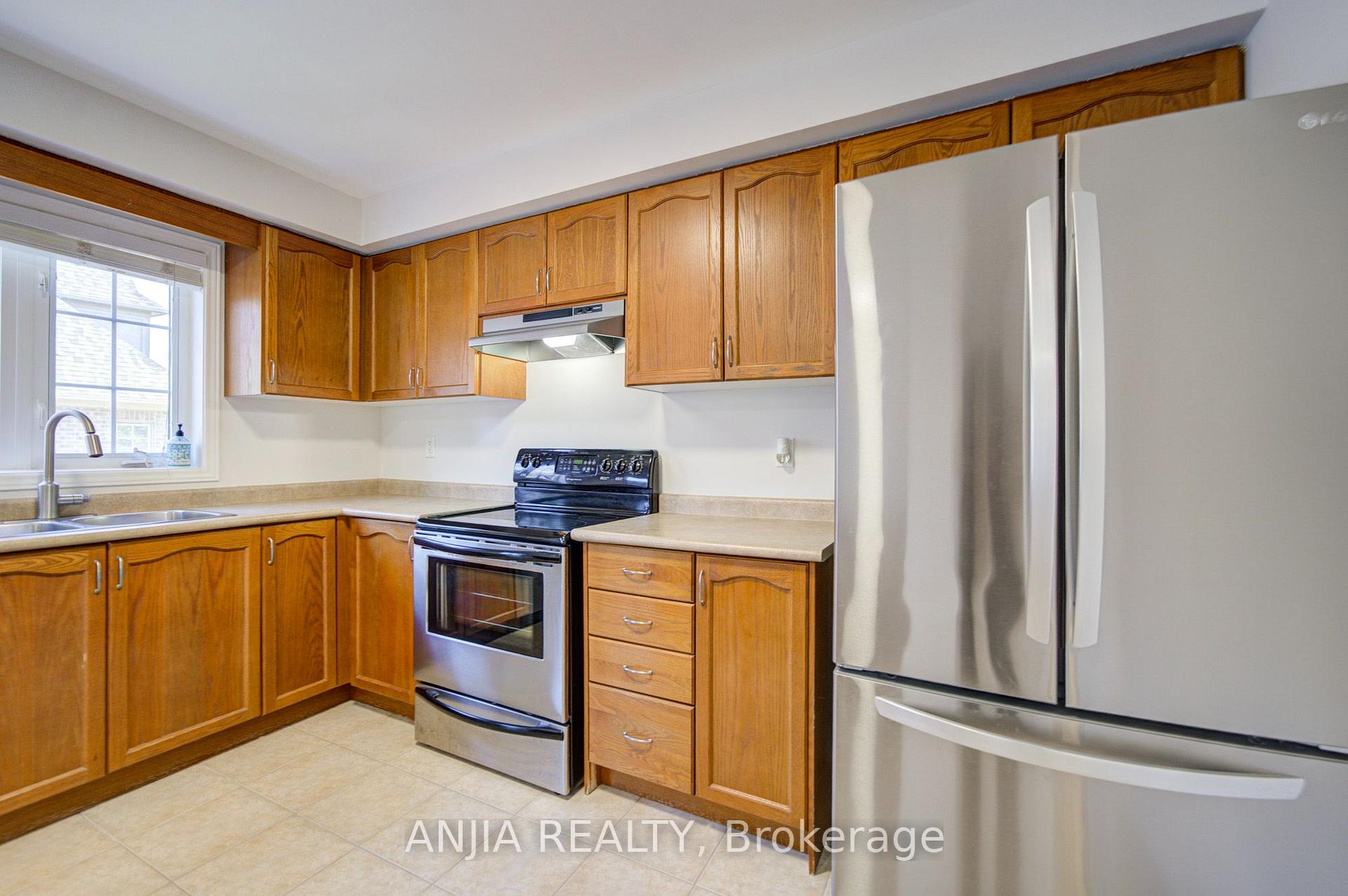 Photo 19 of 66 Prince Charles Way, Markham, Berczy — HOMEH