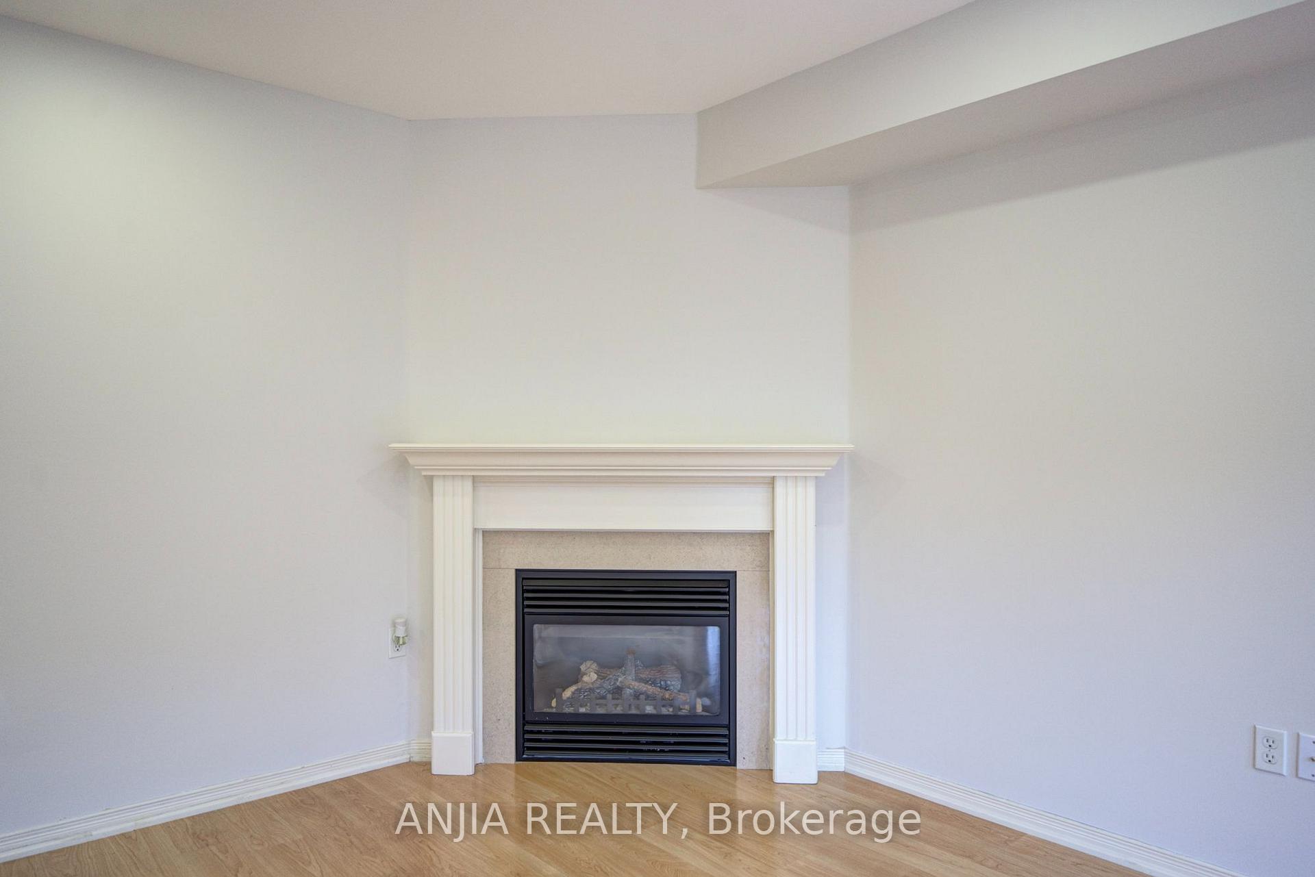 Photo 28 of 66 Prince Charles Way, Markham, Berczy — HOMEH
