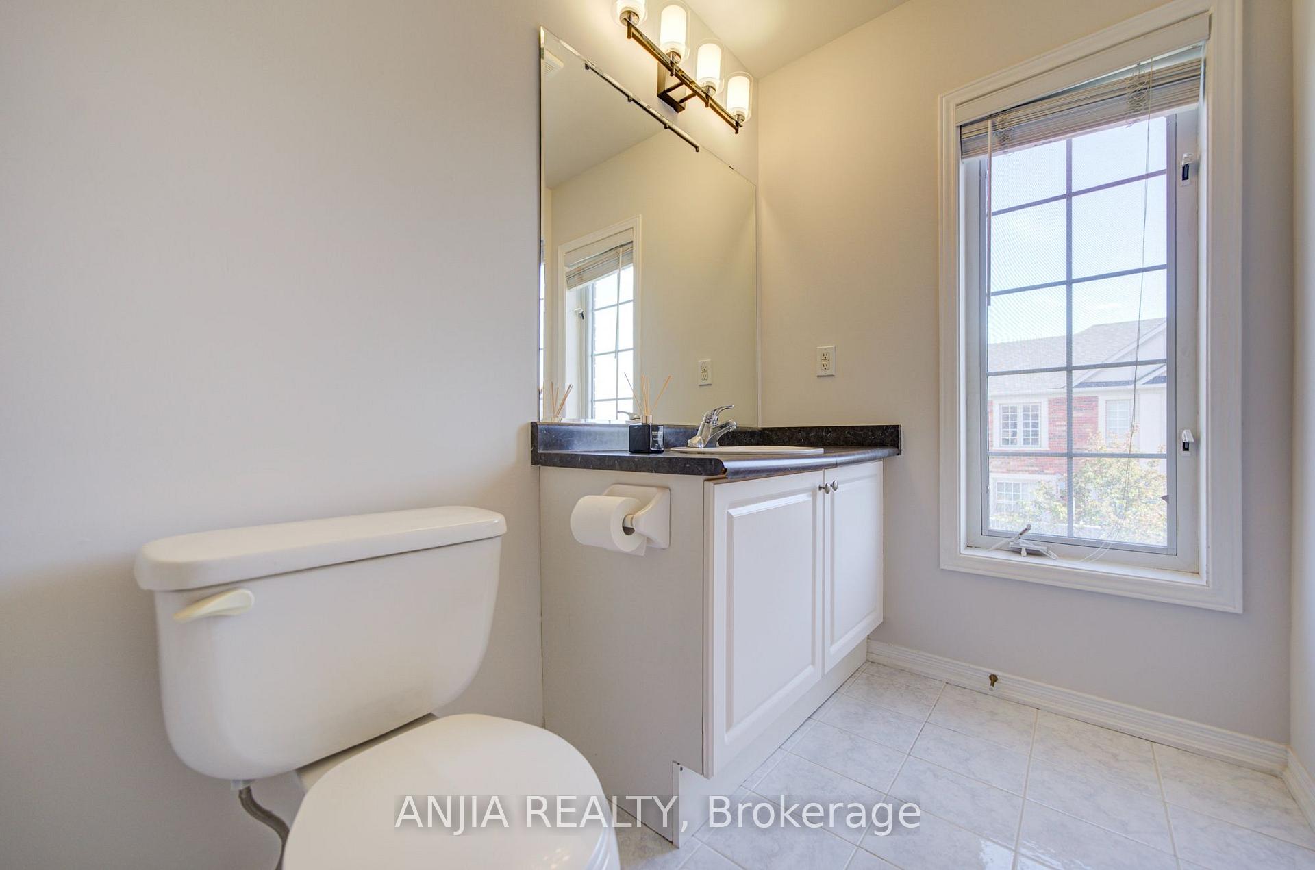 Photo 36 of 66 Prince Charles Way, Markham, Berczy — HOMEH