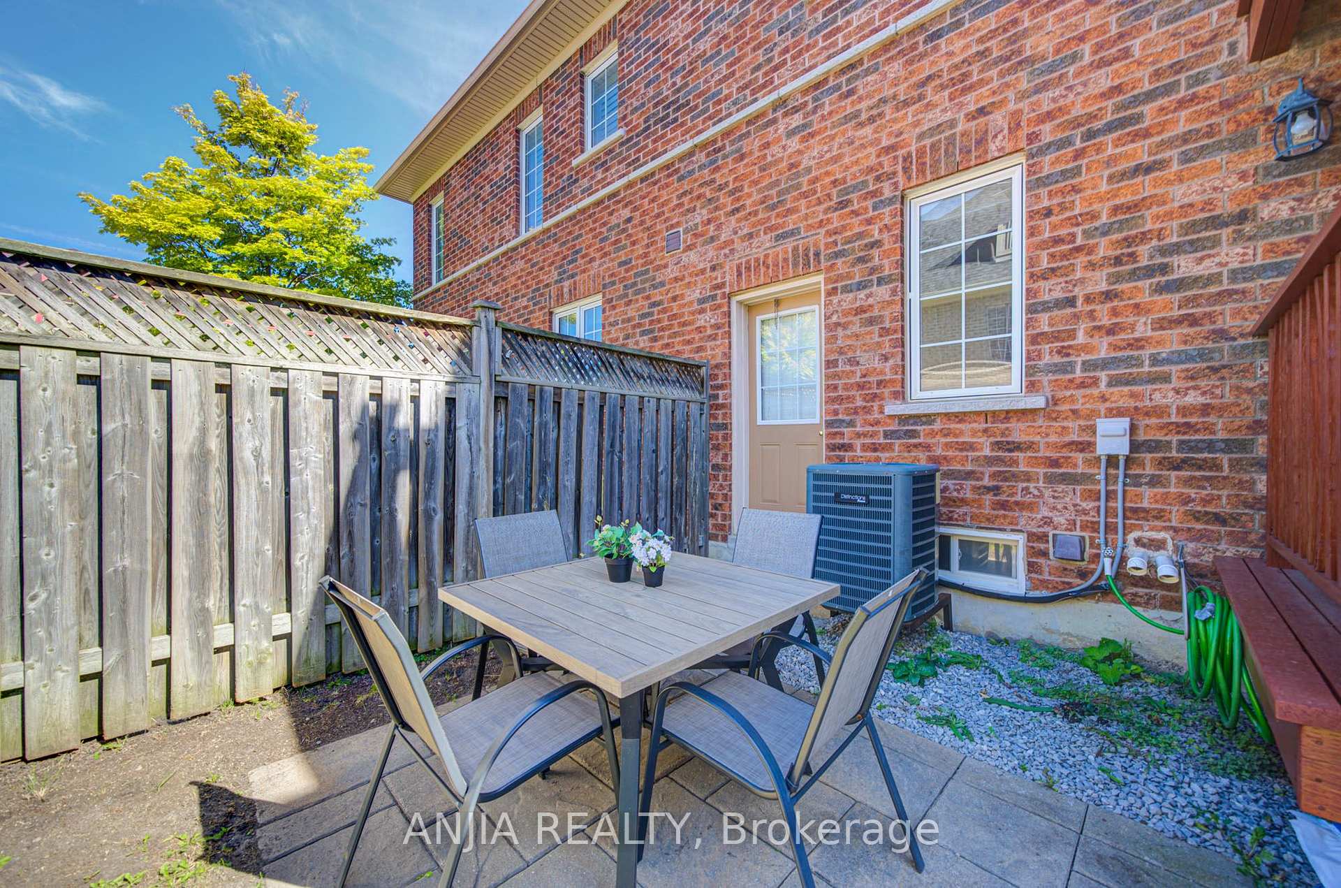 Photo 39 of 66 Prince Charles Way, Markham, Berczy — HOMEH