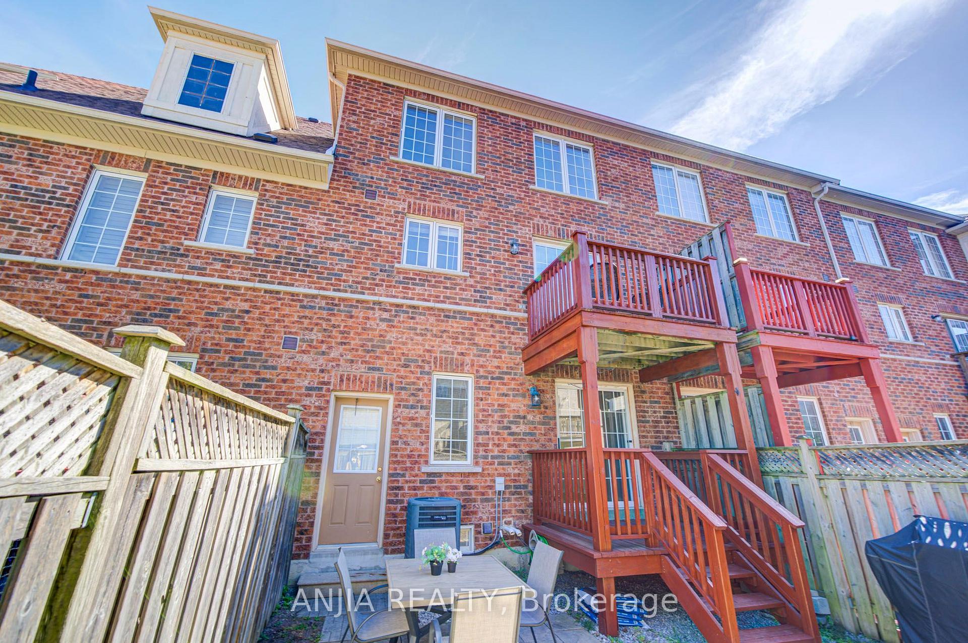 Photo 40 of 66 Prince Charles Way, Markham, Berczy — HOMEH
