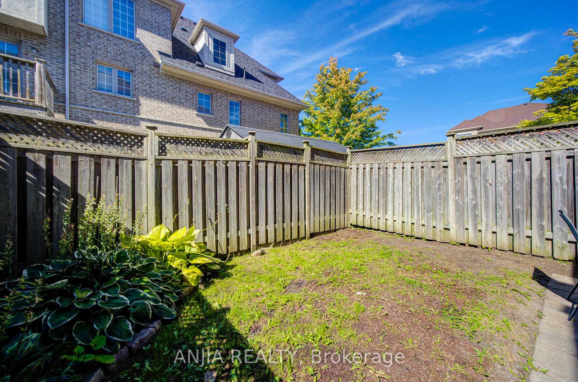 Photo 42 of 66 Prince Charles Way, Markham, Berczy — HOMEH