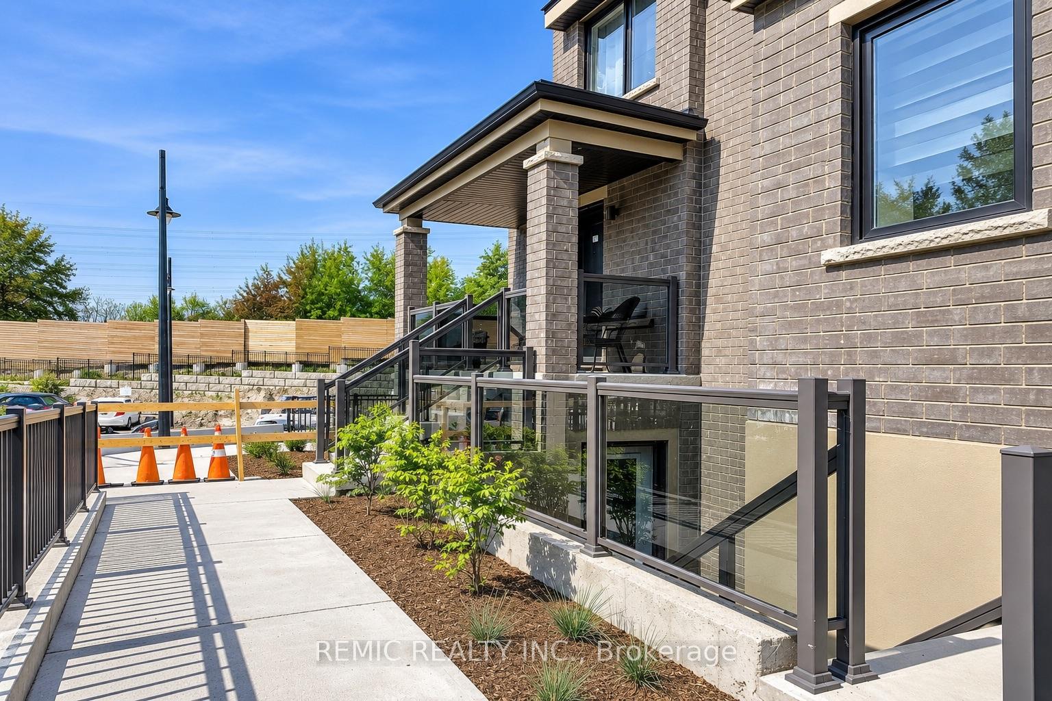 Photo 2 of Unit A, 28 Lookout Drive, Clarington, Bowmanville — HOMEH