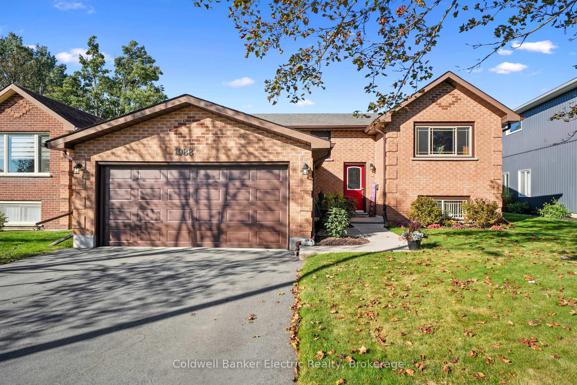 Photo of 1988 Mapleridge Drive