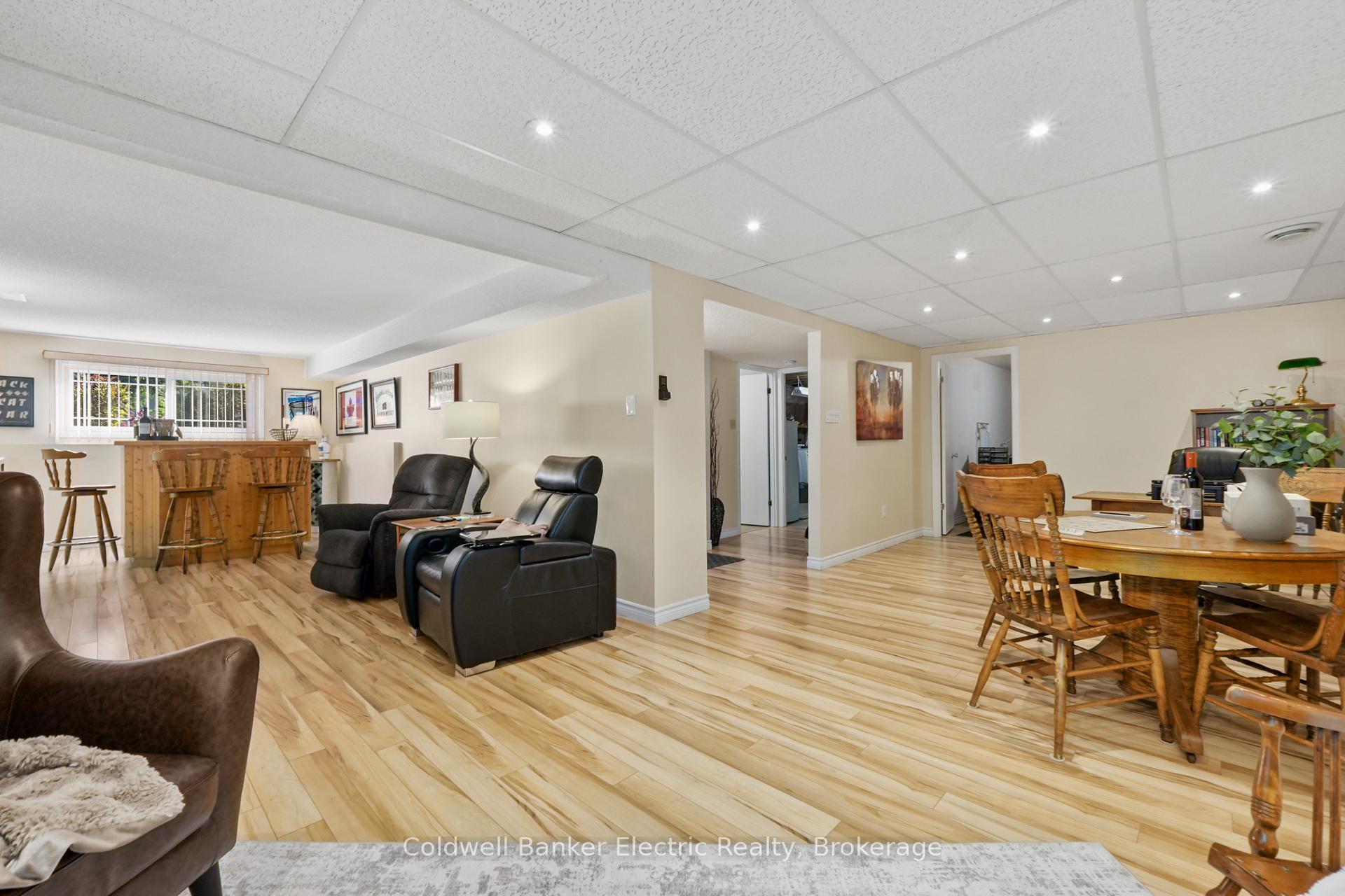 Photo 21 of 1988 Mapleridge Drive, Peterborough, Monaghan Ward 2 — HOMEH