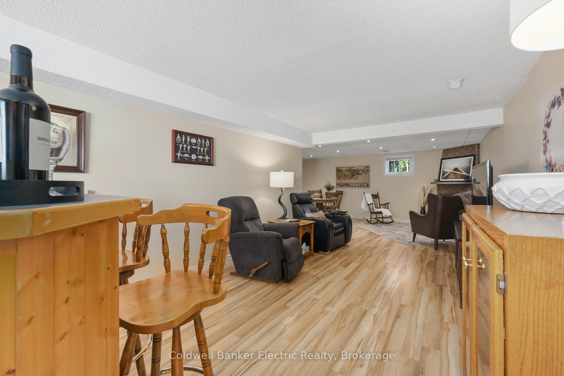 Photo 23 of 1988 Mapleridge Drive, Peterborough, Monaghan Ward 2 — HOMEH